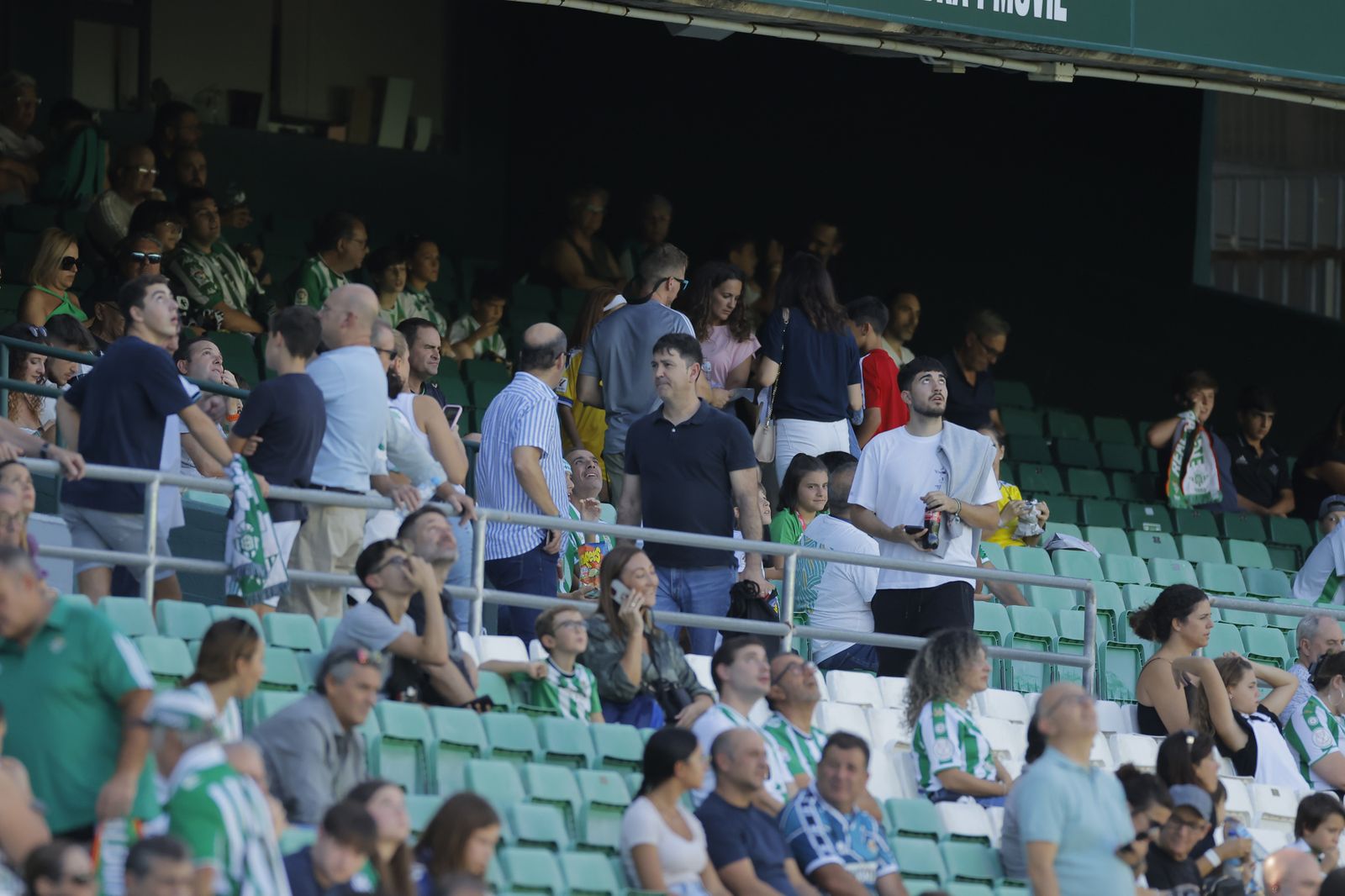 Búscate en las fotos del Betis-Cádiz