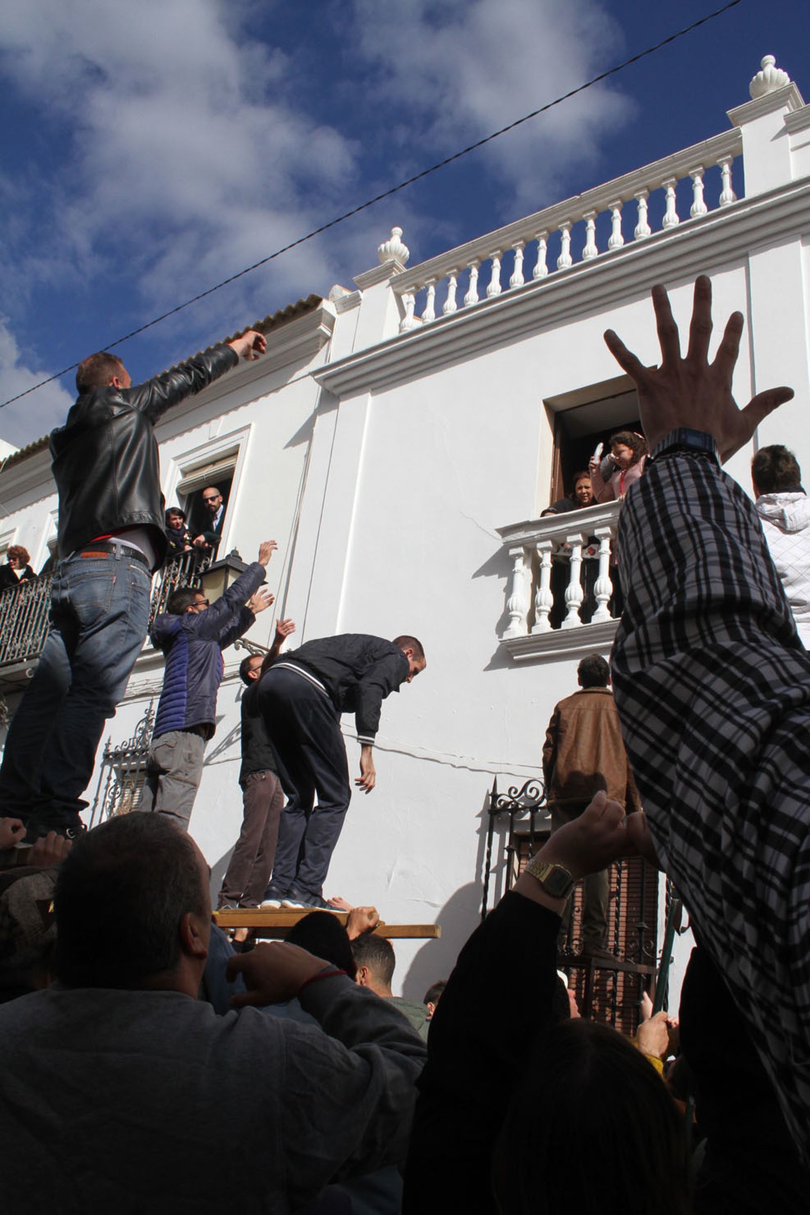Imágenes de las tiradas en honor a San Antonio Abad en Trigueros