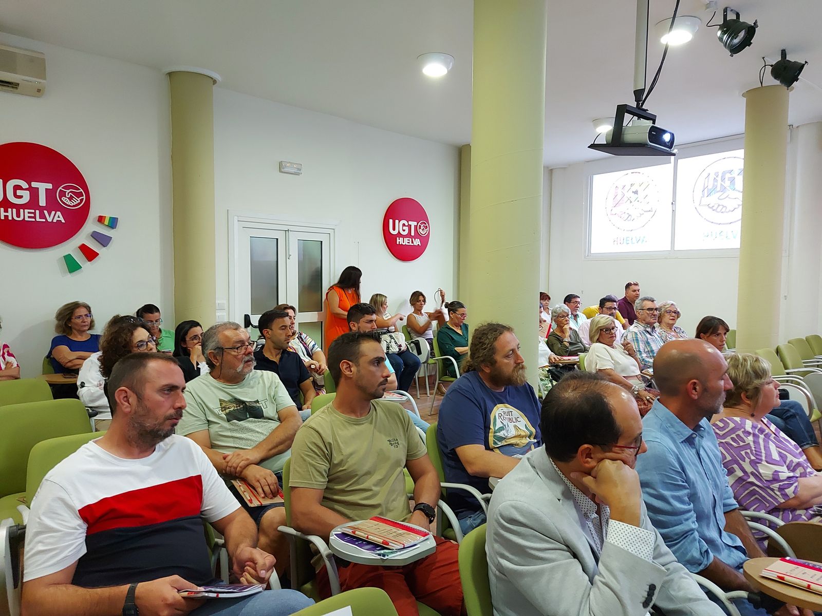 Asistentes a la jornada de clausura del 'Proyecto Raíces'.