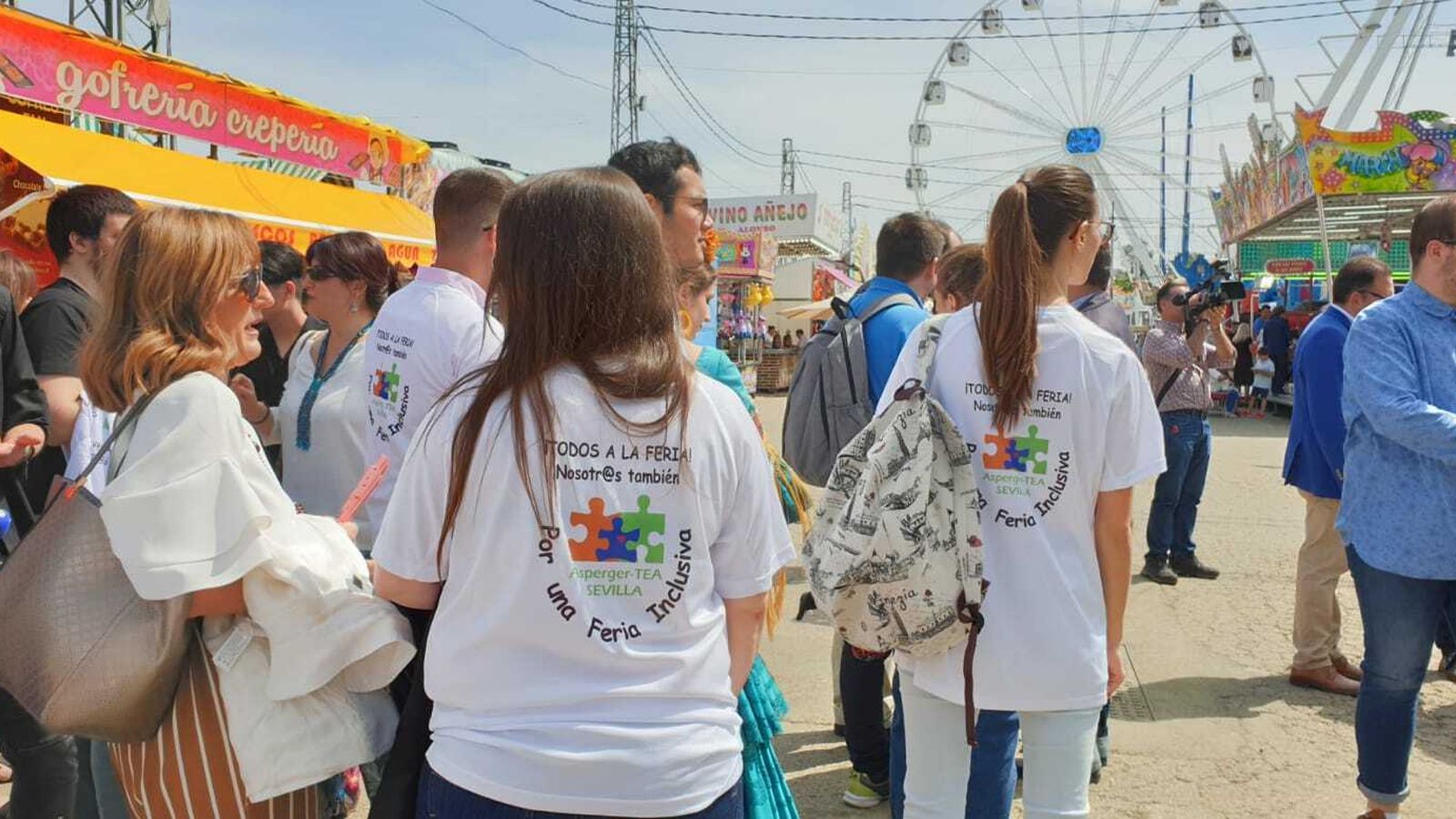 Voluntarios, durante la jornada sin ruido en Feria de Sevilla.