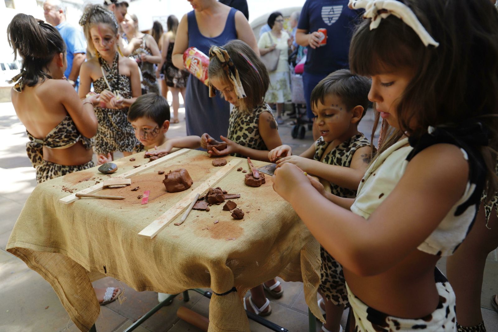 Imágenes de la fiesta troglodita de Píñar