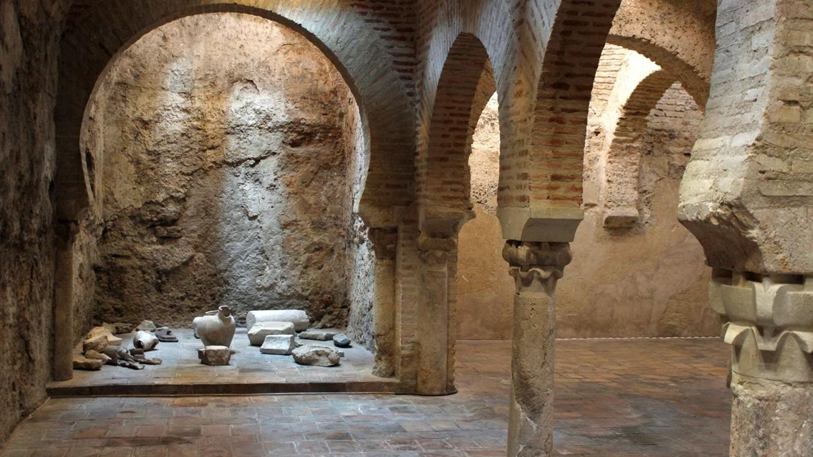 Sala Templada de los Baños Árabes de Jaén.
