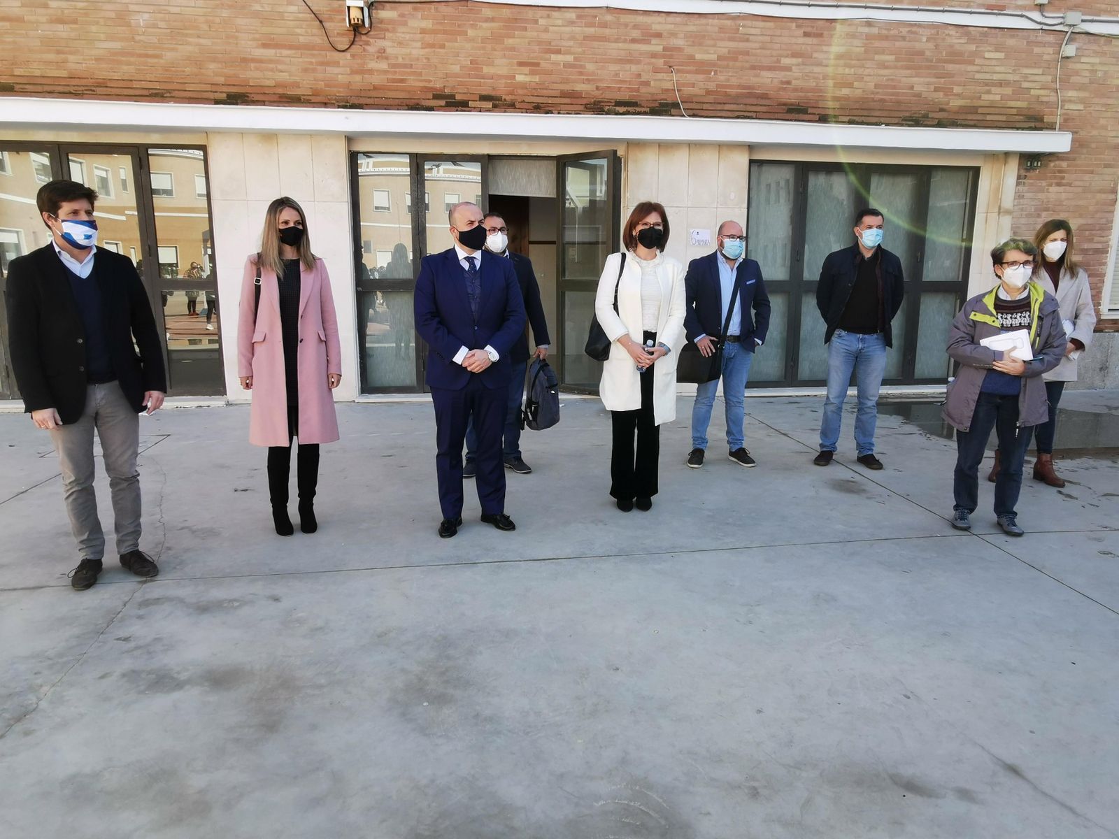 Cargos de Ciudadanos en una concentración en favor de la educación concertada en las Teresianas de Huelva.