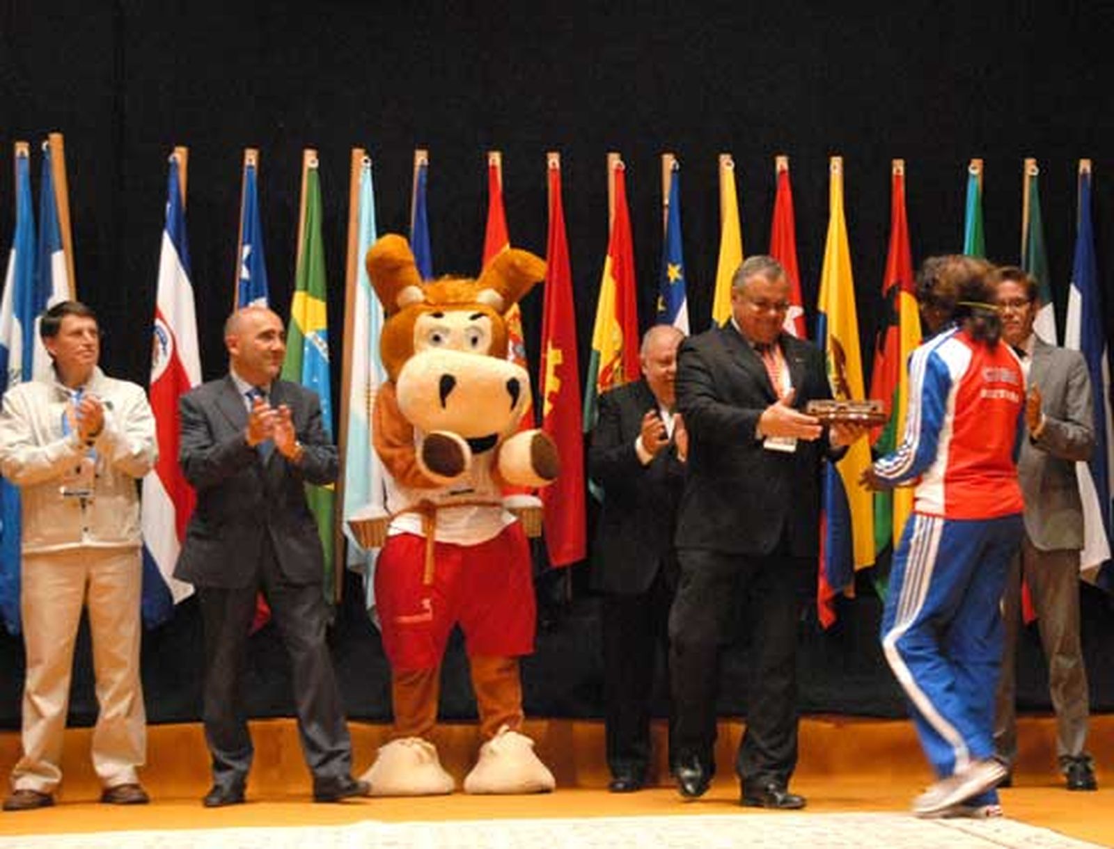 Las 29 delegaciones participantes son recibidas por el Ayuntamiento