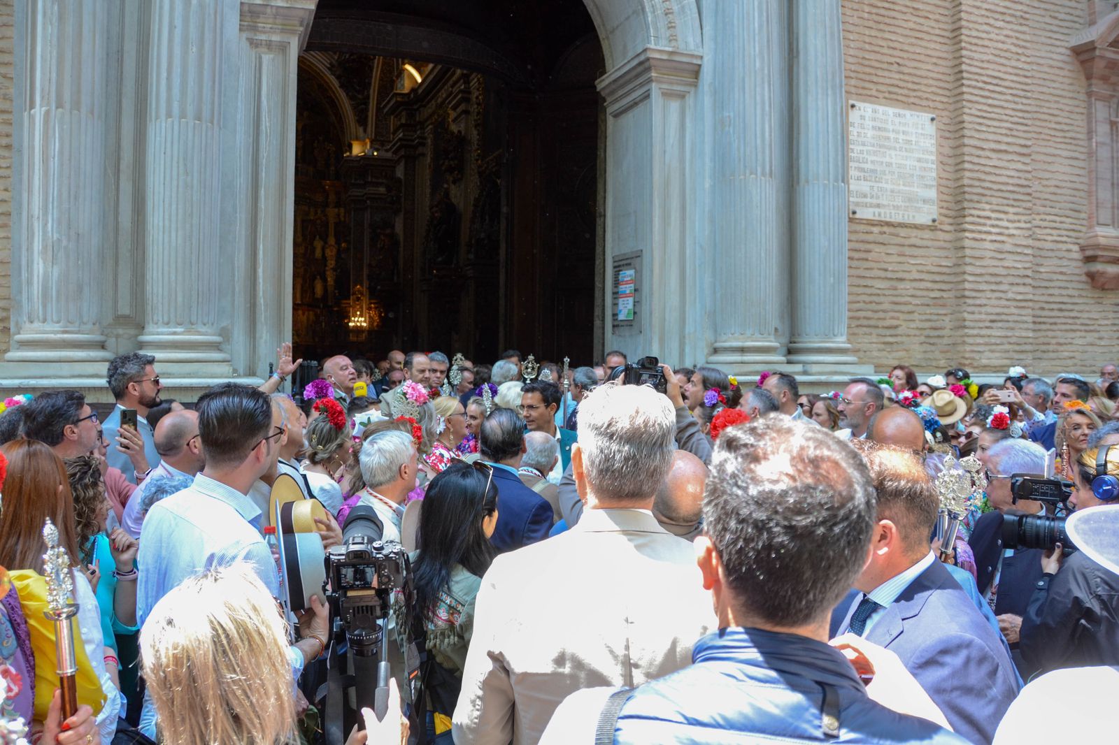 La salida de la Hermandad del Rocío de Granada, en imágenes