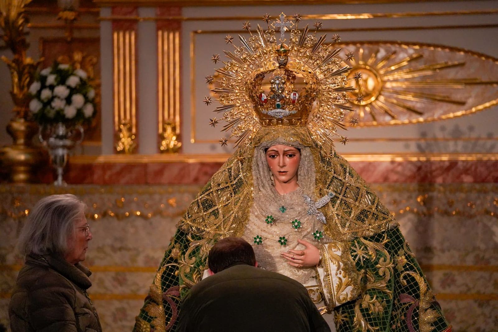 La Esperanza Macarena, en besamanos en San Gil