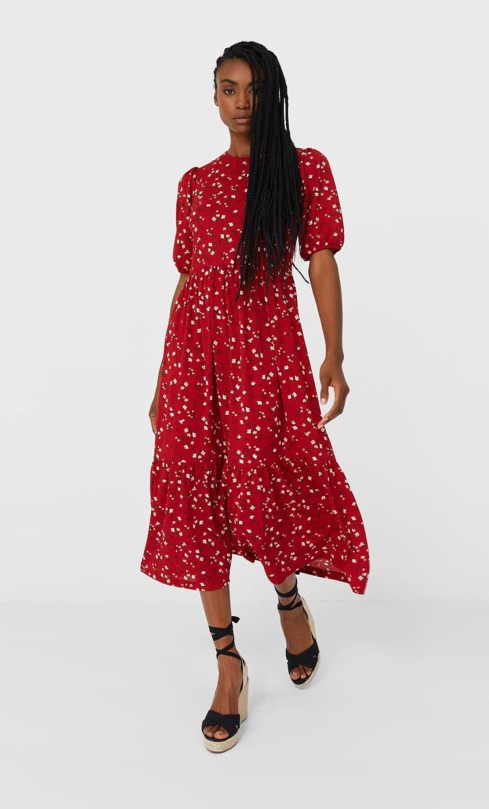 Vestido de Stradivarius.