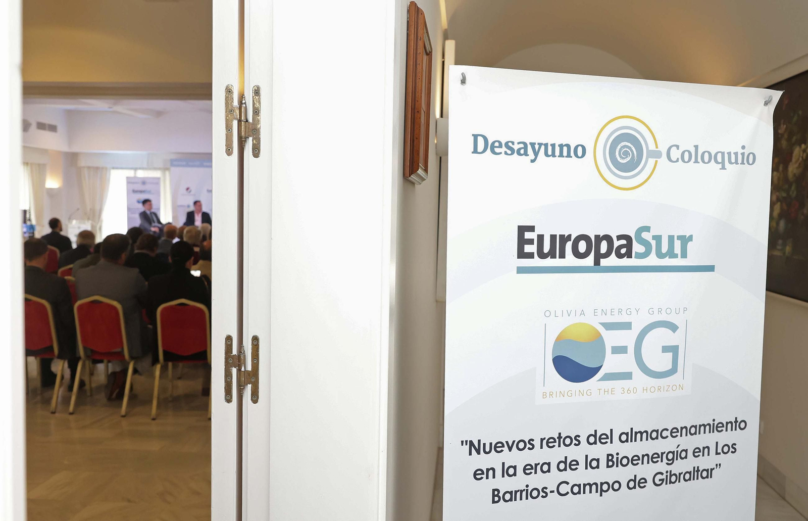 Fotos del Desayuno coloquio Nuevos retos del almacenamiento en la era de la bioenergía en Los Barrios y el Campo de Gibraltar de Europa Sur y Olivia Energy Group
