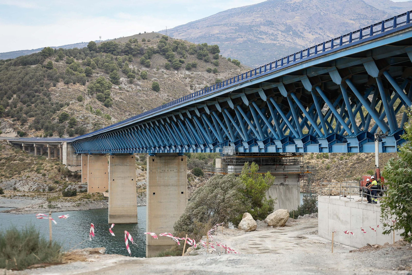 Imagen del viaducto de rules, donde se trabaja para sustituir el pilar afectado