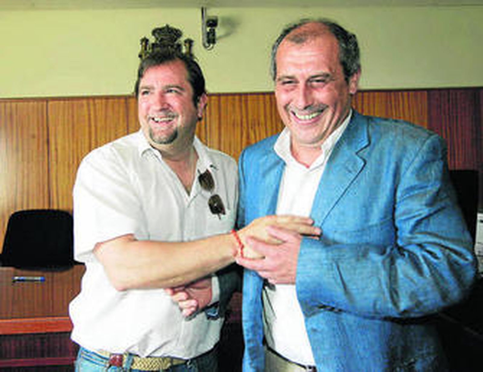 Luis Rabasa y José Carlos Romero, ayer tras la celebración de las elecciones.