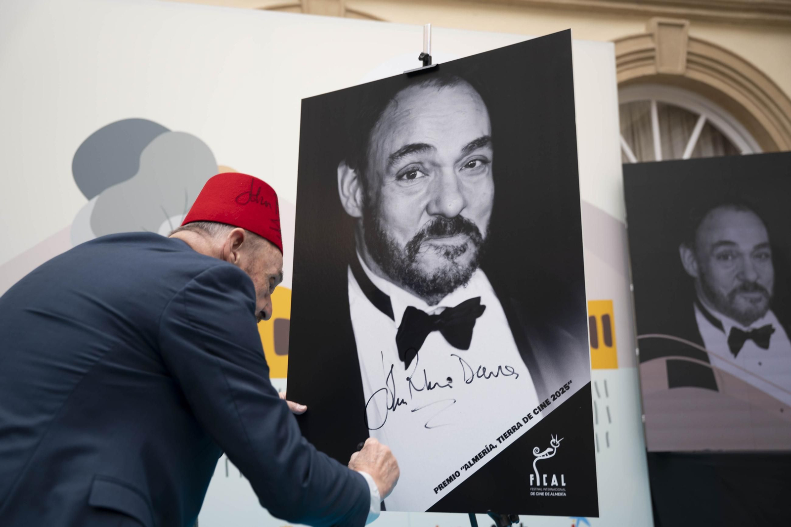 La estrella a JOHN RHYS-DAVIES luce en el paseo de la fama de Almería