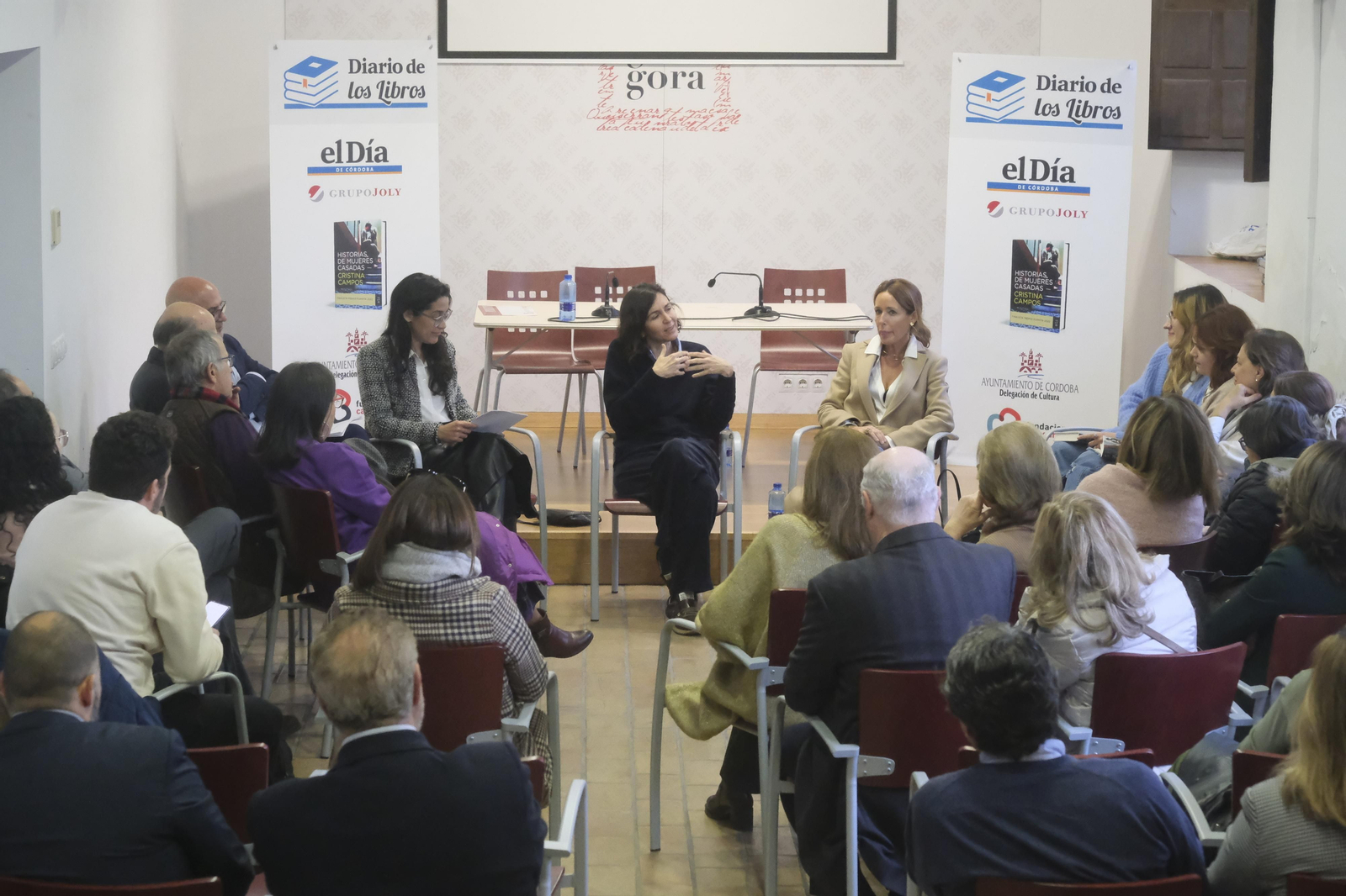 Las imágenes de la presentación de la obra ‘Historias de mujeres casadas’ de Cristina Campos en Córdoba