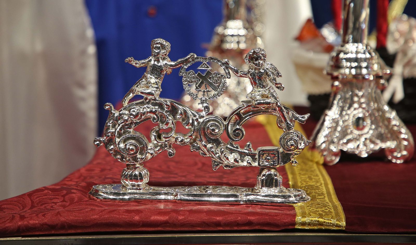 Fotos de la exposición de Enseres Cofrades en el Corte Inglés de Algeciras