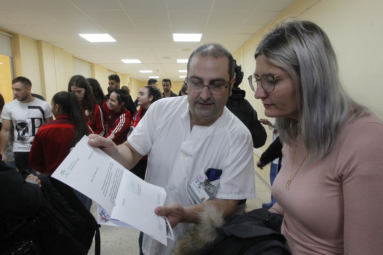 Fotogalería visita jugadores U.D. Almería Hospital Torrecárdenas