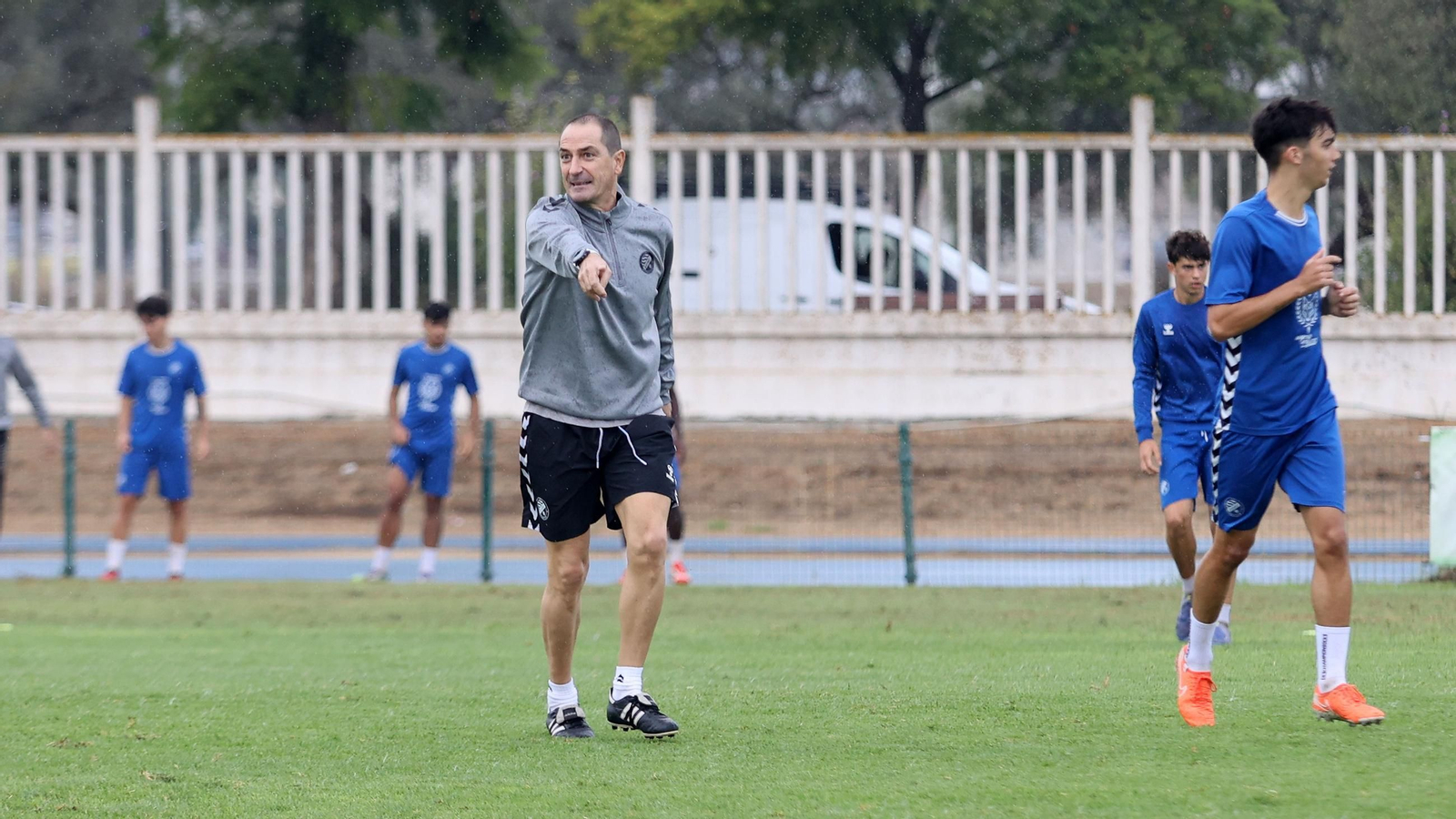 Primer entrenamiento del nuevo entrenador en el Xerez DFC