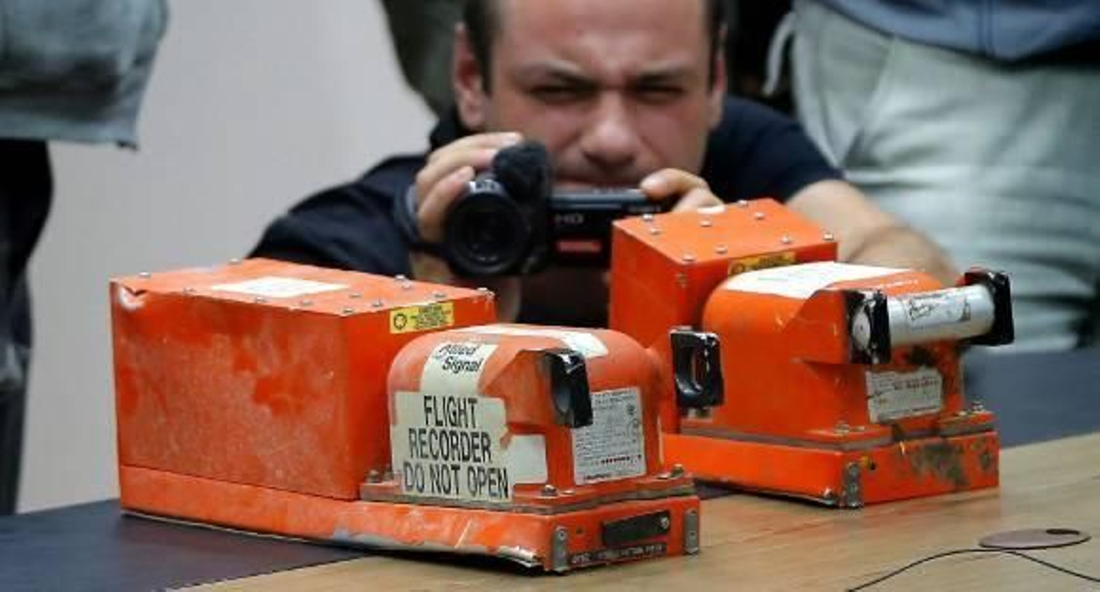 Reino Unido analizará las cajas negras del avión siniestrado