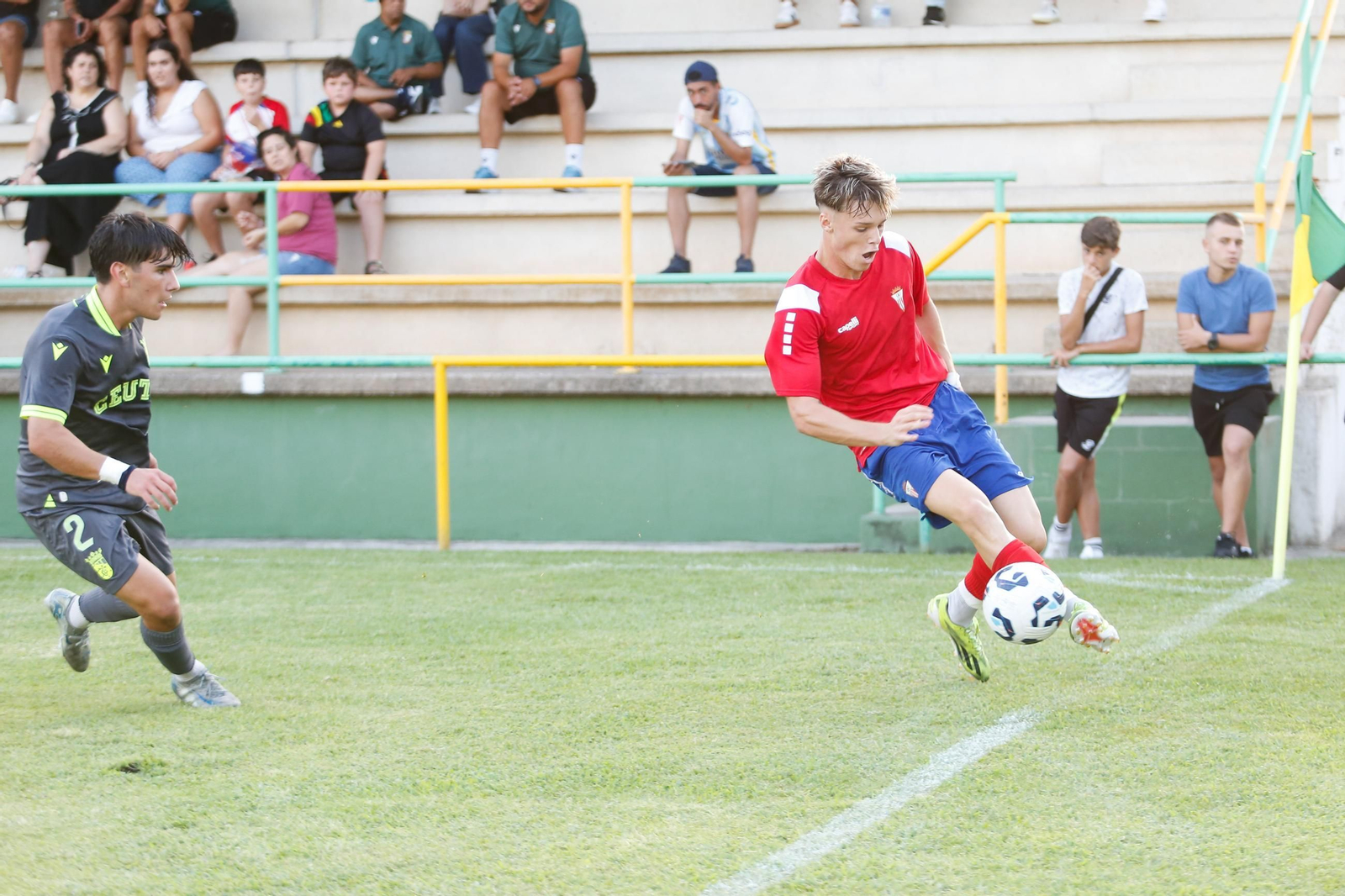 Las fotos del triangular en el estadio Carlos Piña de Los Barrios con el Algeciras CF y el Ceuta B