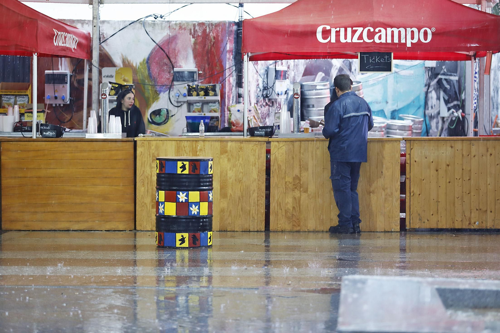 Imágenes de la mañana lluviosa de domingo en Huelva