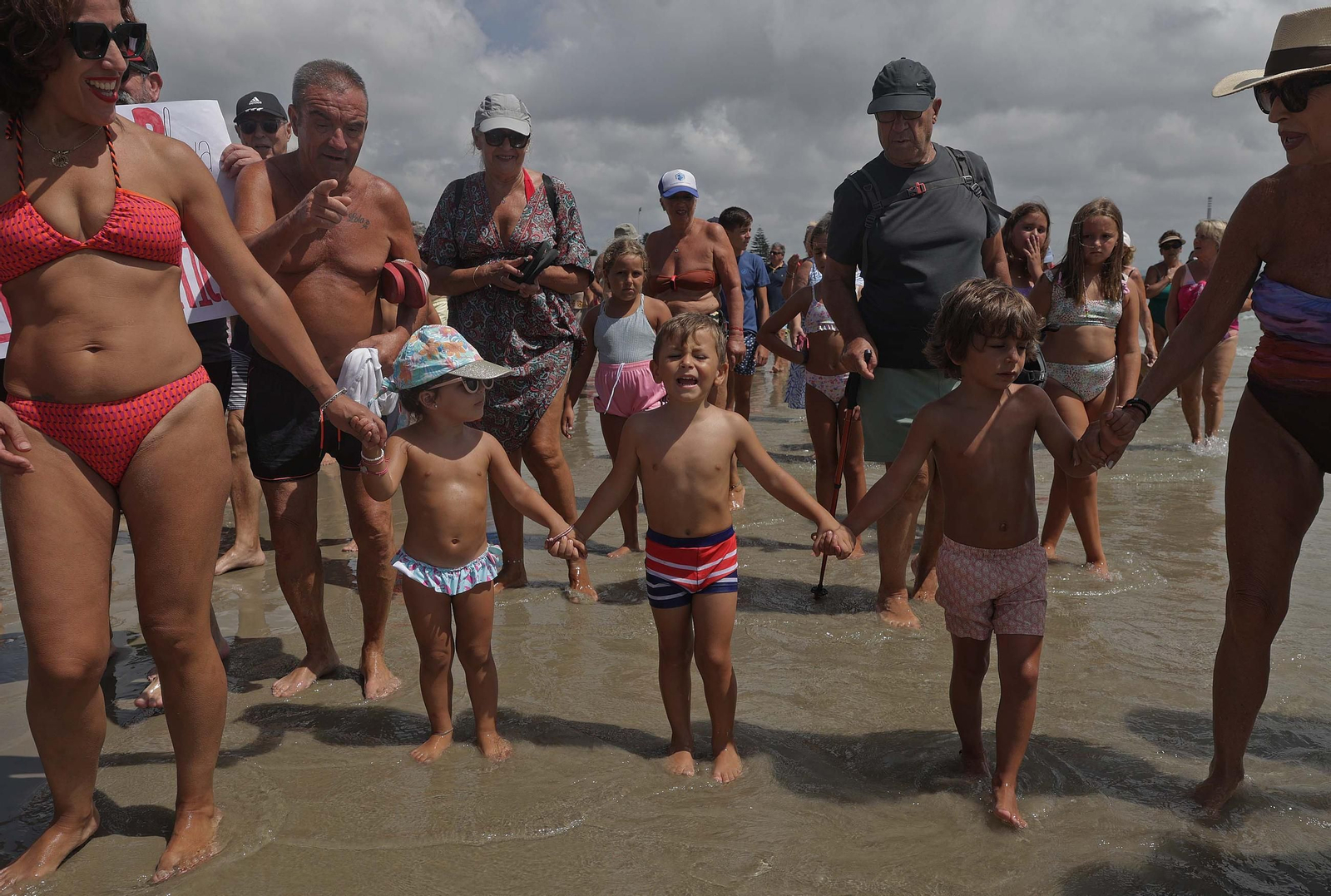 Fotos de la manifestación de la plataforma Salvemos El Rinconcillo y el grupo ecologista Verdemar en Algeciras