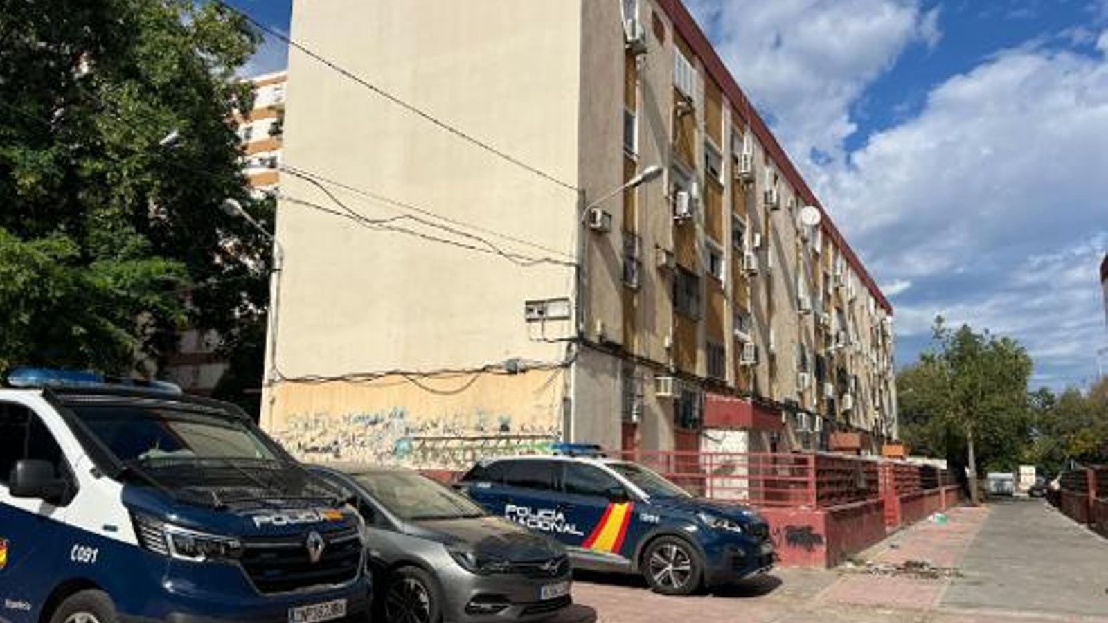 Dispositivo de la Policía Nacional durante la operación contra el narcotráfico en el Polígono Norte.