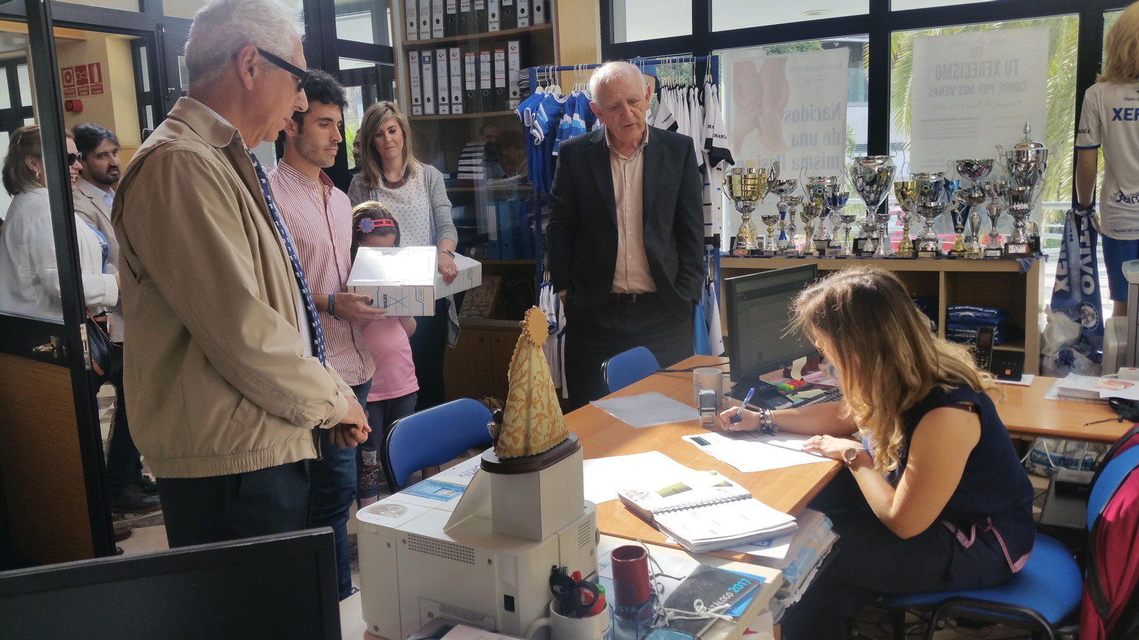 Los integrantes de la lista de Rafael Coca entregaron ayer los avales.