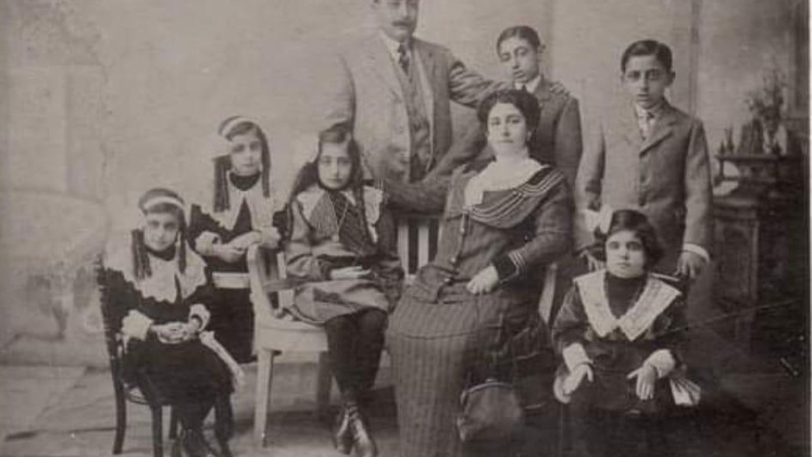 Felix Castro Ojeda y Concepción Lemos con sus hijos Manolo, Felix, Rosario, Dolores Isabel y Teresa.