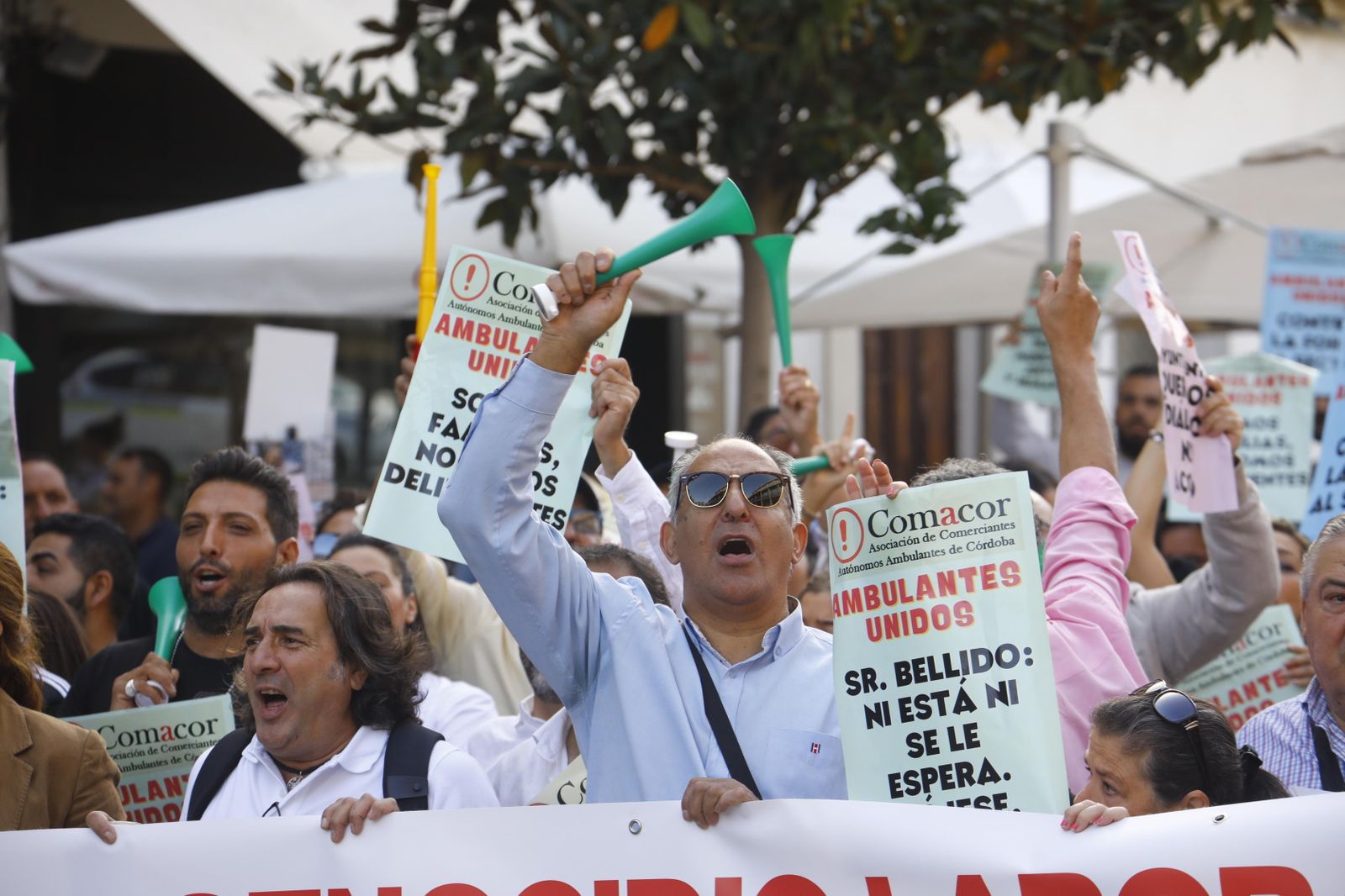 La protesta de los comerciantes ambulantes en Córdoba, en imágenes