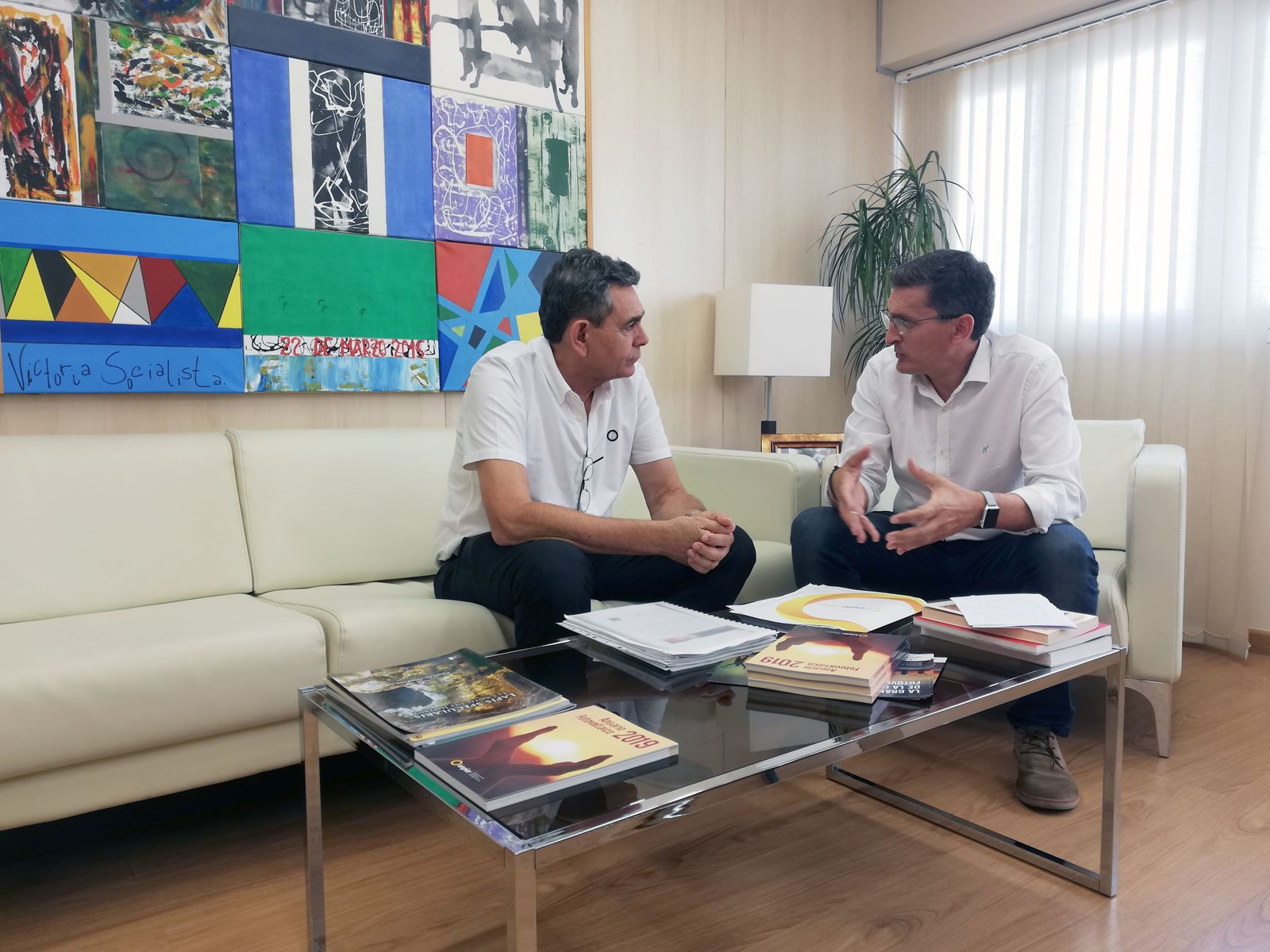 El delegado regional de ANPIER, Miguel Carra, y el secretario general del PSOE de Almería y parlamentario andaluz, José Luis Sánchez Teruel.