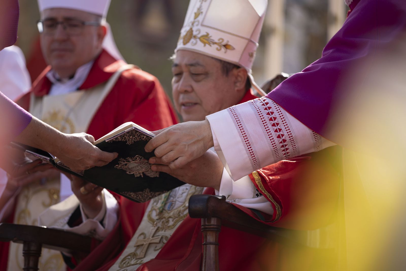 El Rocio 2023: Imágenes de la misa Pontifical del Domingo de Pentecostés