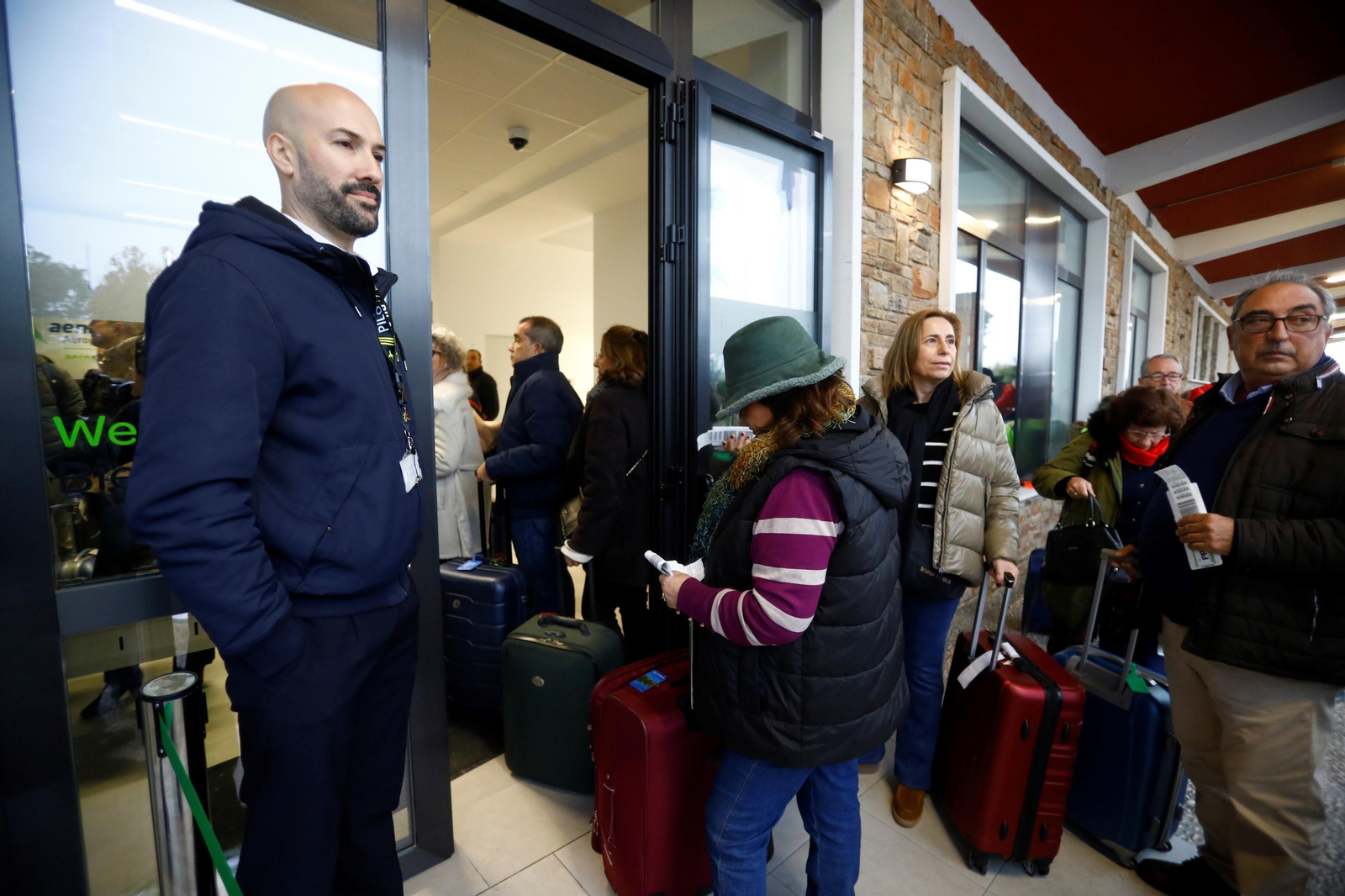 El despegue del el primer vuelo chárter a Europa en el aeropuerto de Córdoba, en imágenes