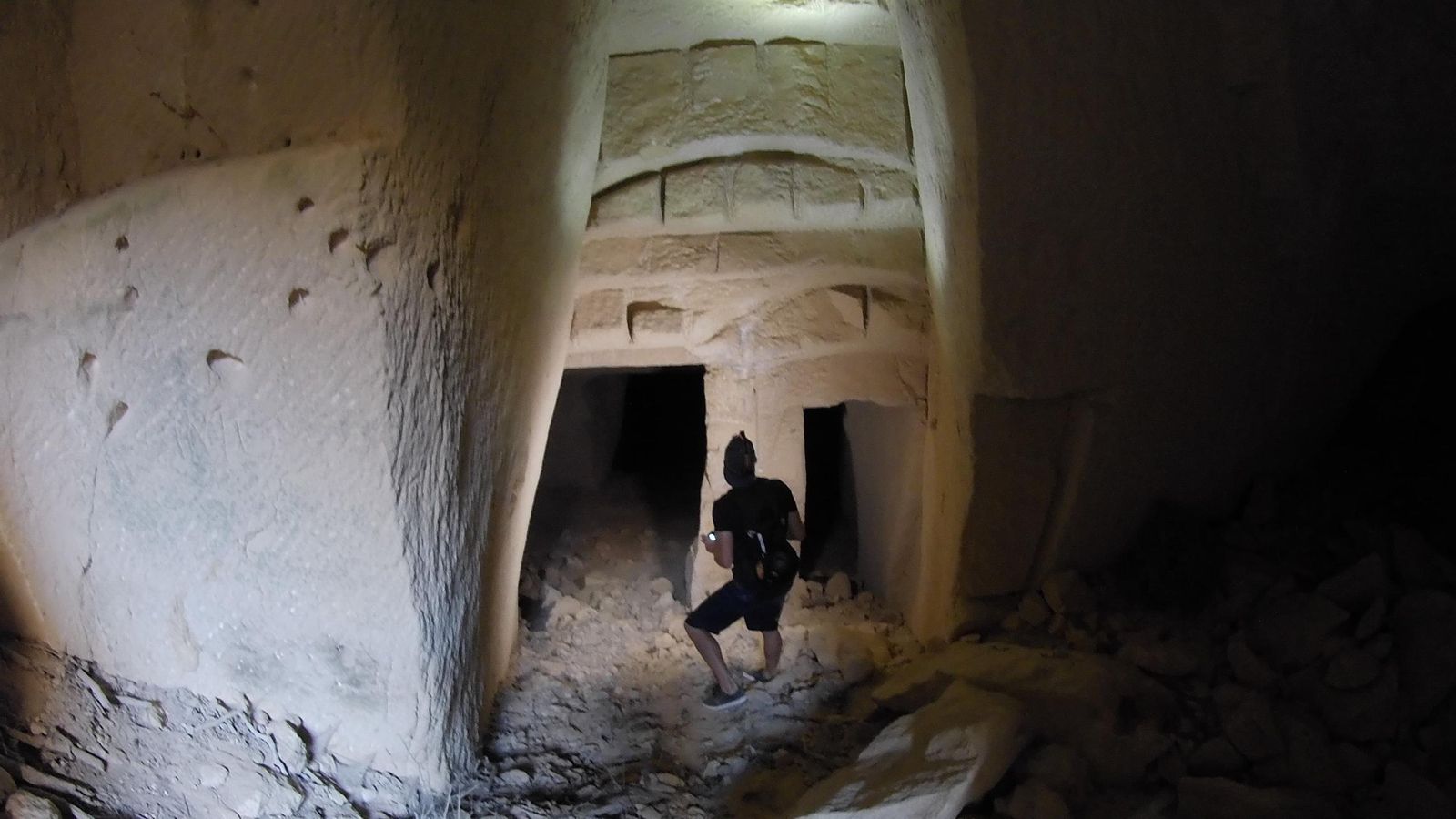 La mayoría de las cuevas tienen columnas y distintos niveles. La mayoría de las cuevas tienen columnas y distintos niveles.