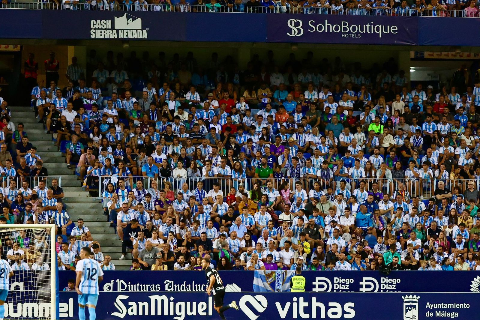 Búscate en las gradas de La Rosaleda durante el Málaga CF-Elche CF