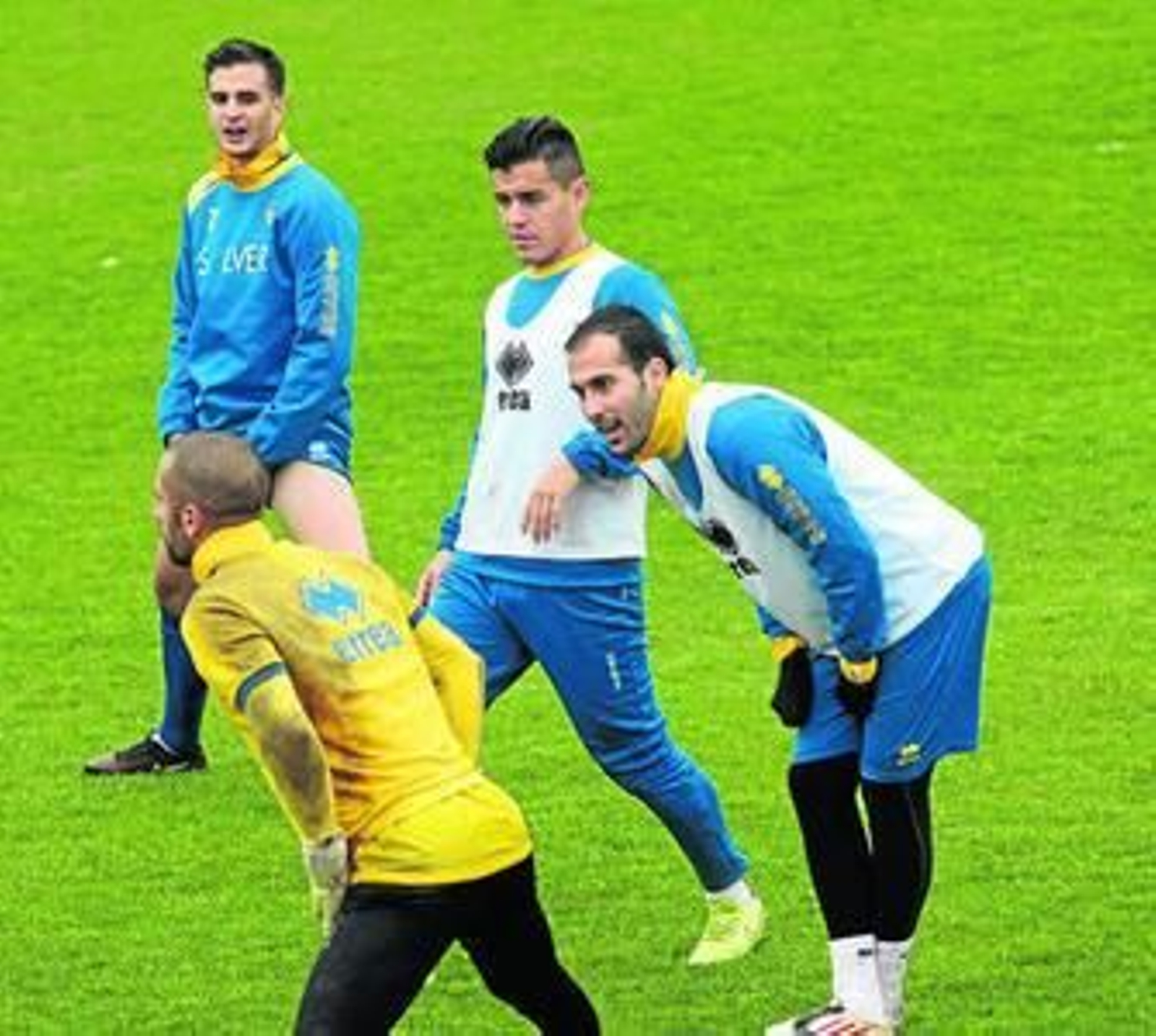 Andrés Sánchez (d) tiene muy complicado enfrentarse el domingo a su ex equipo, el Melilla.