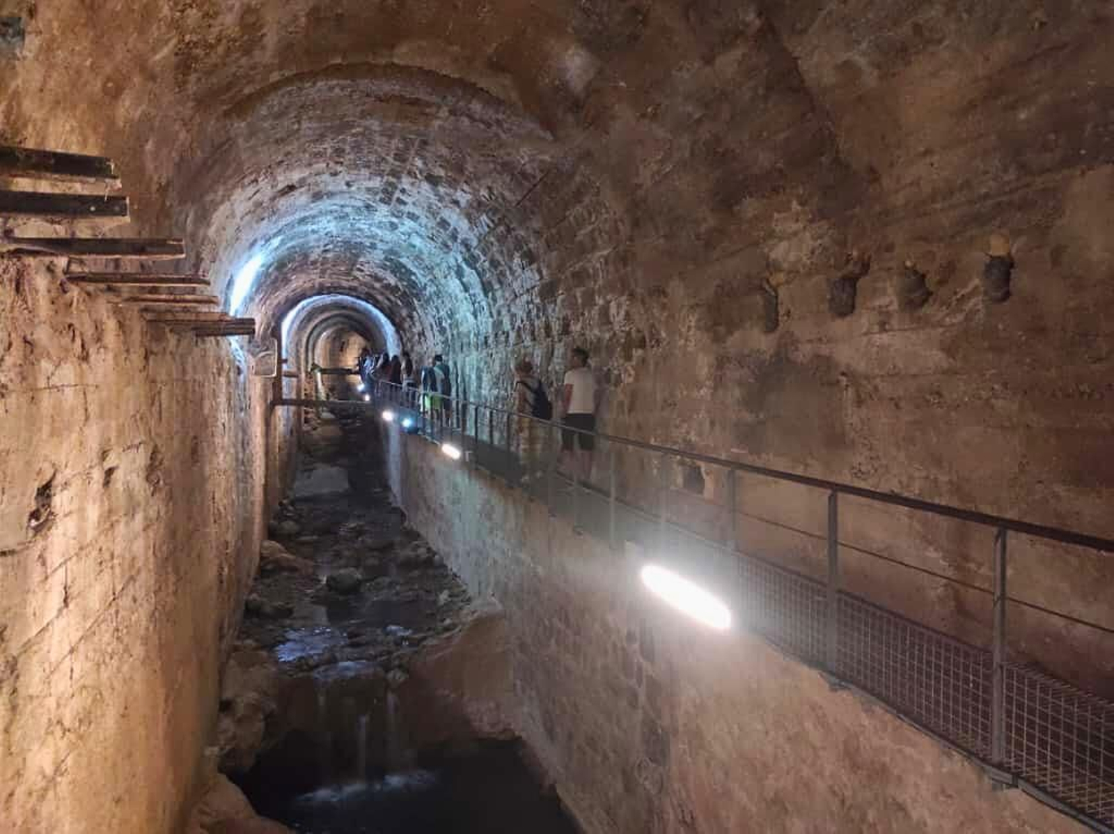 La bóveda del río Cerezuelo es un paseo que merece la pena hacer para conocer cuál es la historia detrás de su construcción.
