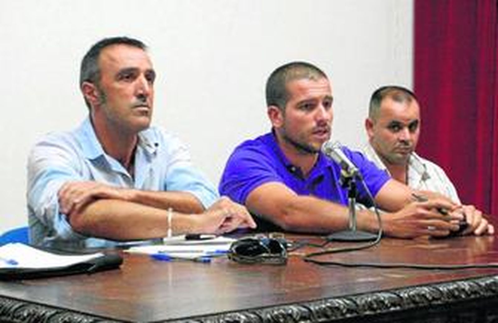 Gaspar Jiménez y Daniel Grande, ambos en primer término, durante la asamblea de CCOO que se celebró ayer.