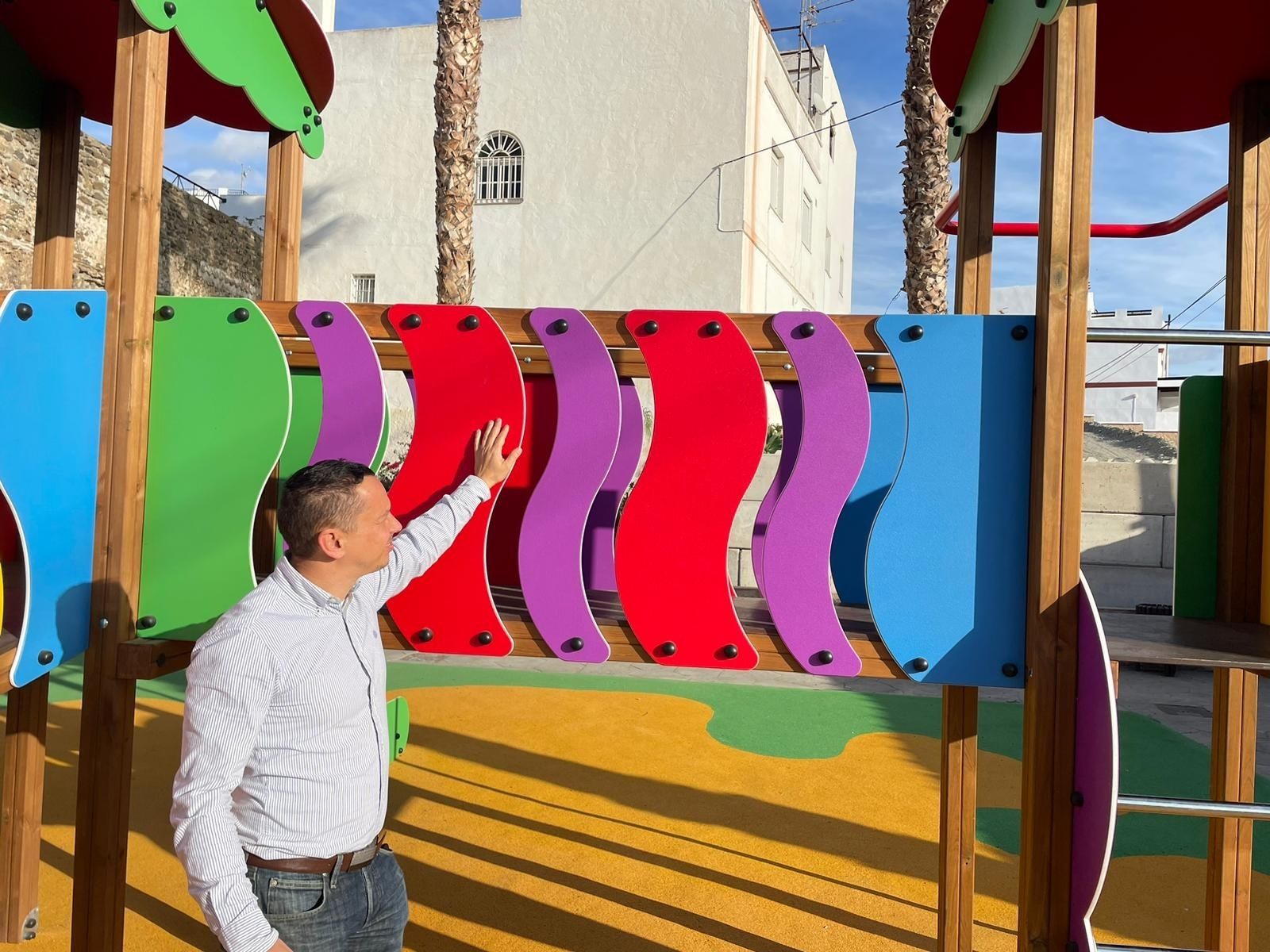 Almuñécar solicita colaboración ciudadana para conservar sus parques infantiles