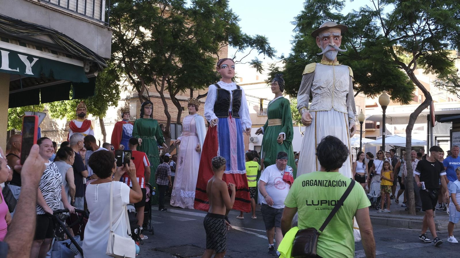 Desfile de los gigantes y cabezudos este sábado en Almería.