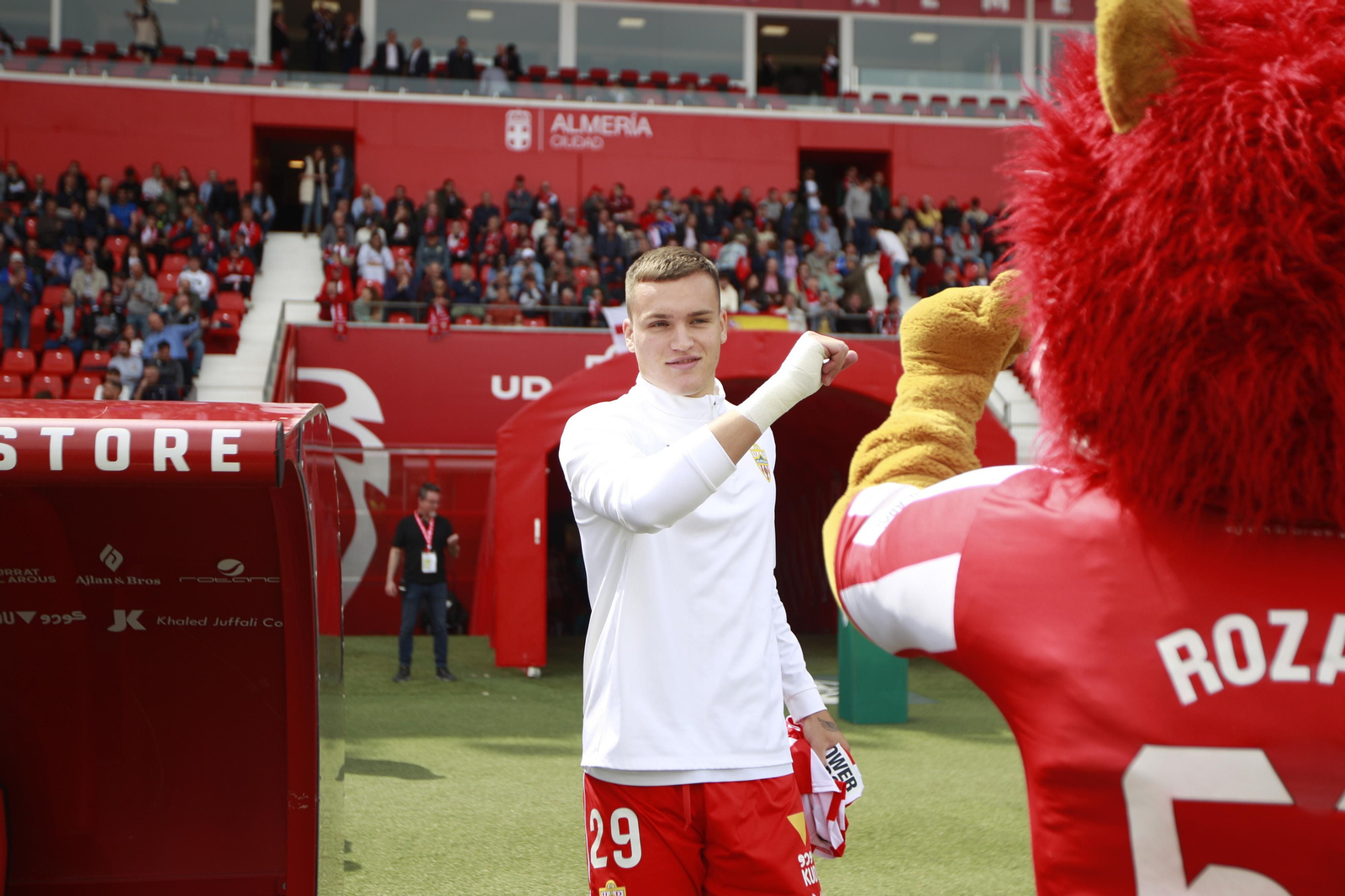 Las mejores imágenes del partido de fútbol U.D. Almería-Villarreal C.F.