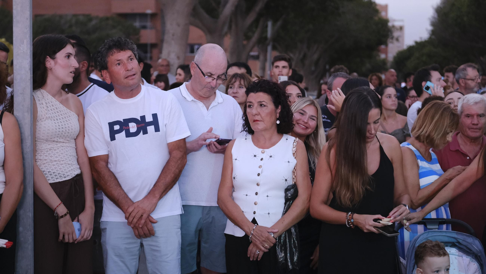 El pregón de la Feria de Almería 2025 y el encendido de la portada, en imágenes