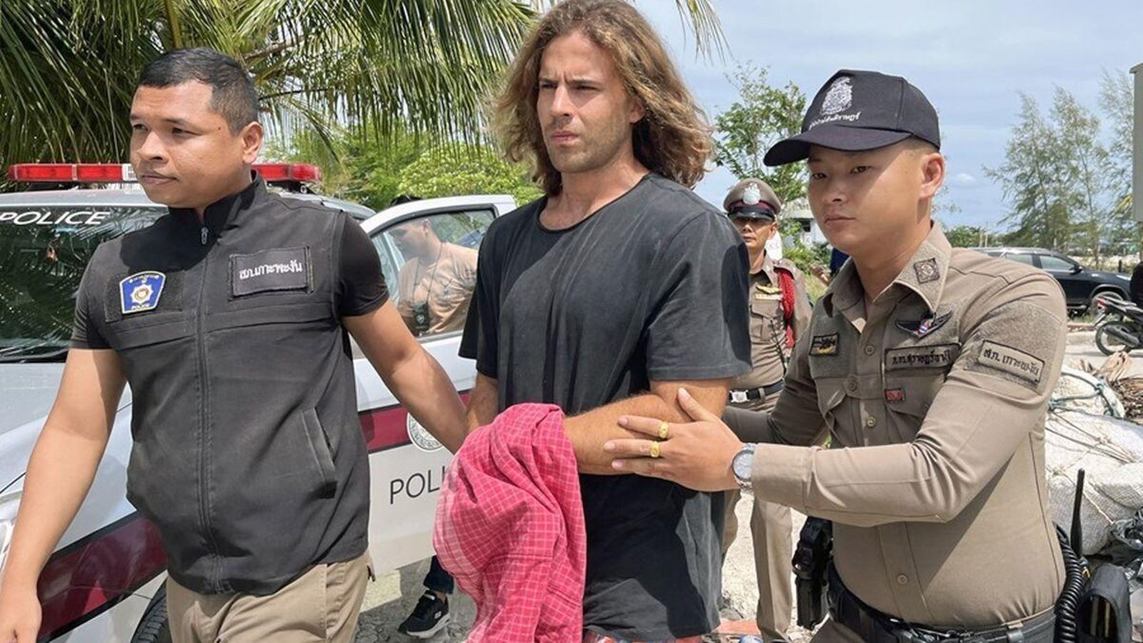 Daniel Sancho en la reconstrucción de los hechos con la policía