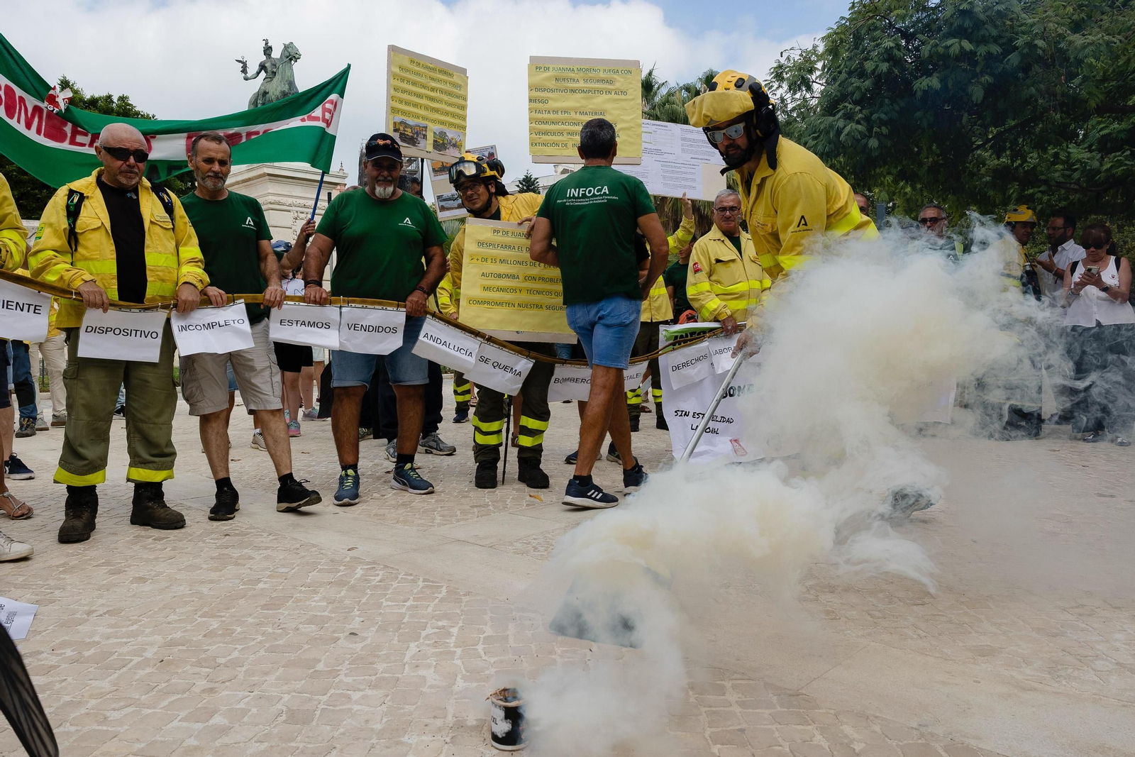 Una imagen de la manifestación de bomberos esta semana en Cádiz.