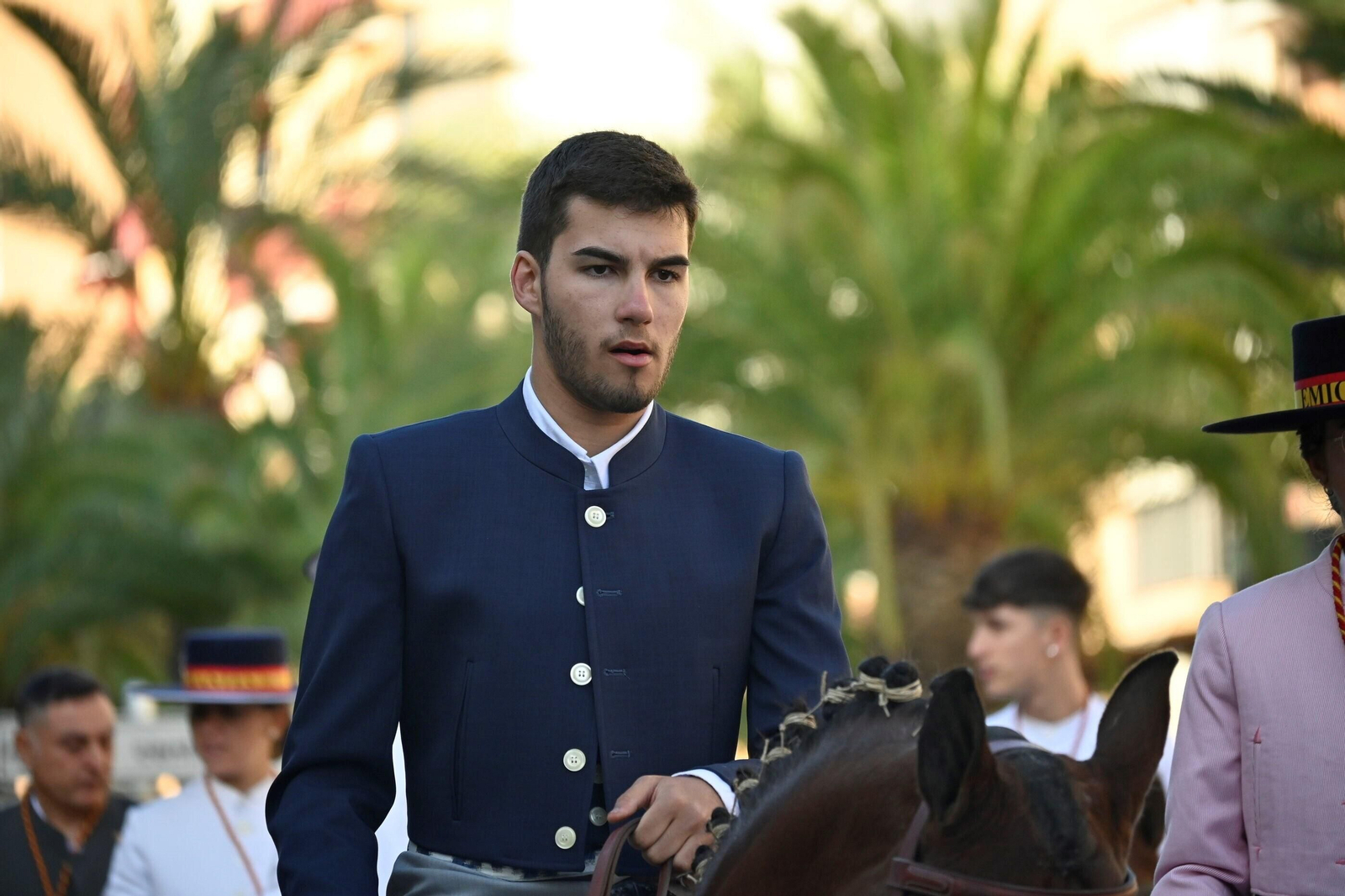 Imágenes de los peregrinos de la Hermandad de Emigrantes en su salida por las calles de Huelva