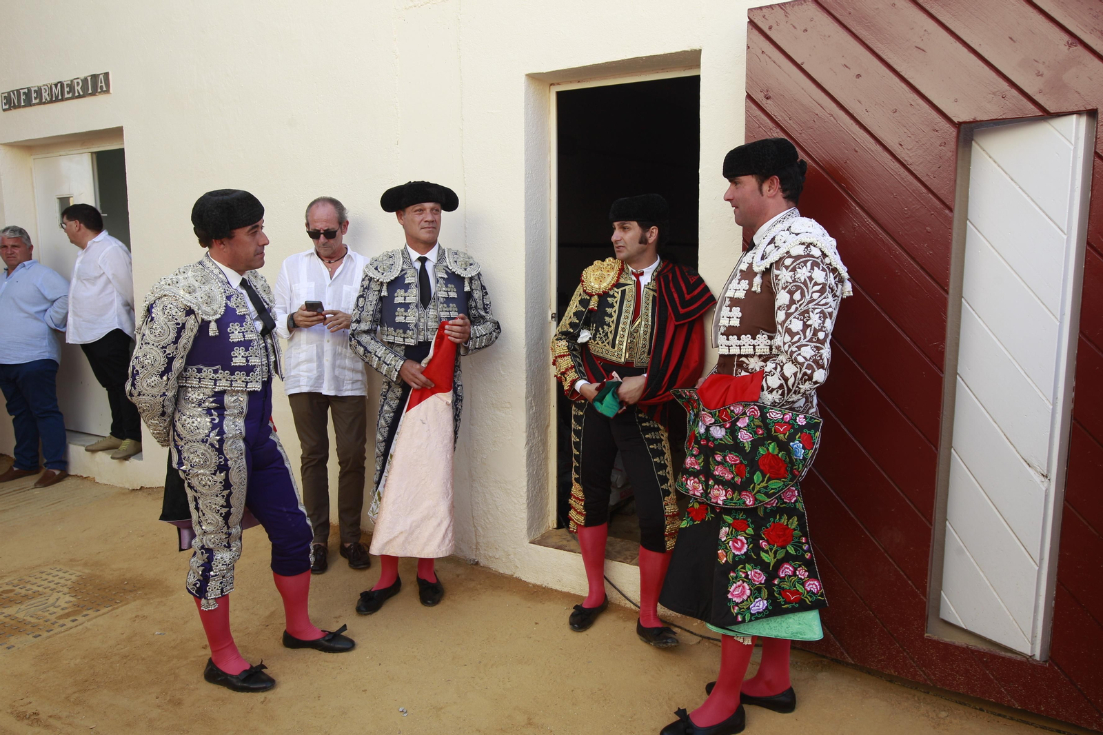 Imágenes de la corrida de toros de la Feria de Vera, con Morante de la Puebla, Emilio de Justo y Pablo Aguado