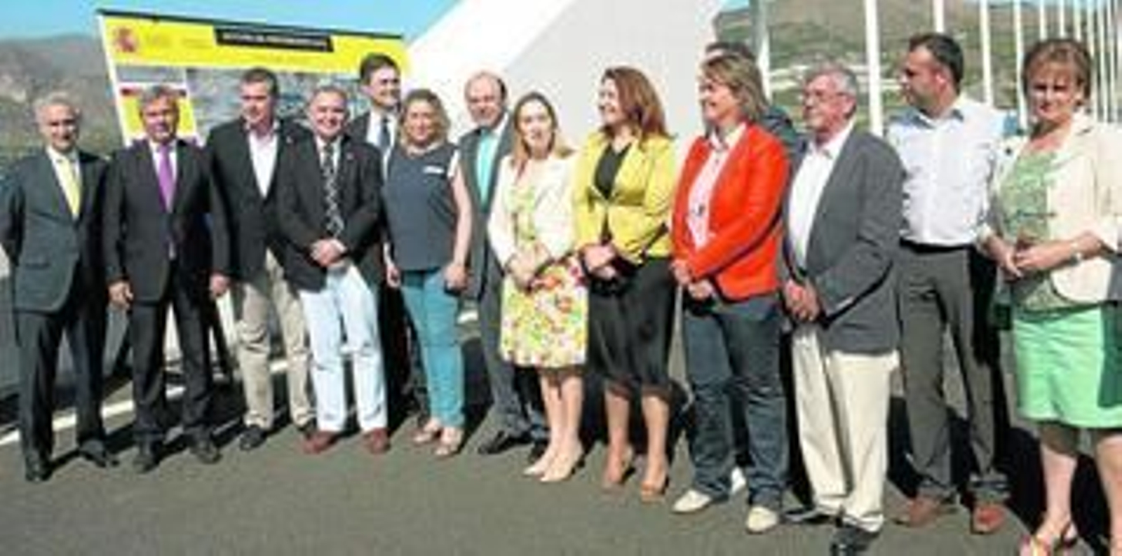 La ministra de Fomento, Ana Pastor, durante la inauguración de los dos nuevos tramos de Autovía del Mediterráneo, ayer por la tarde.
