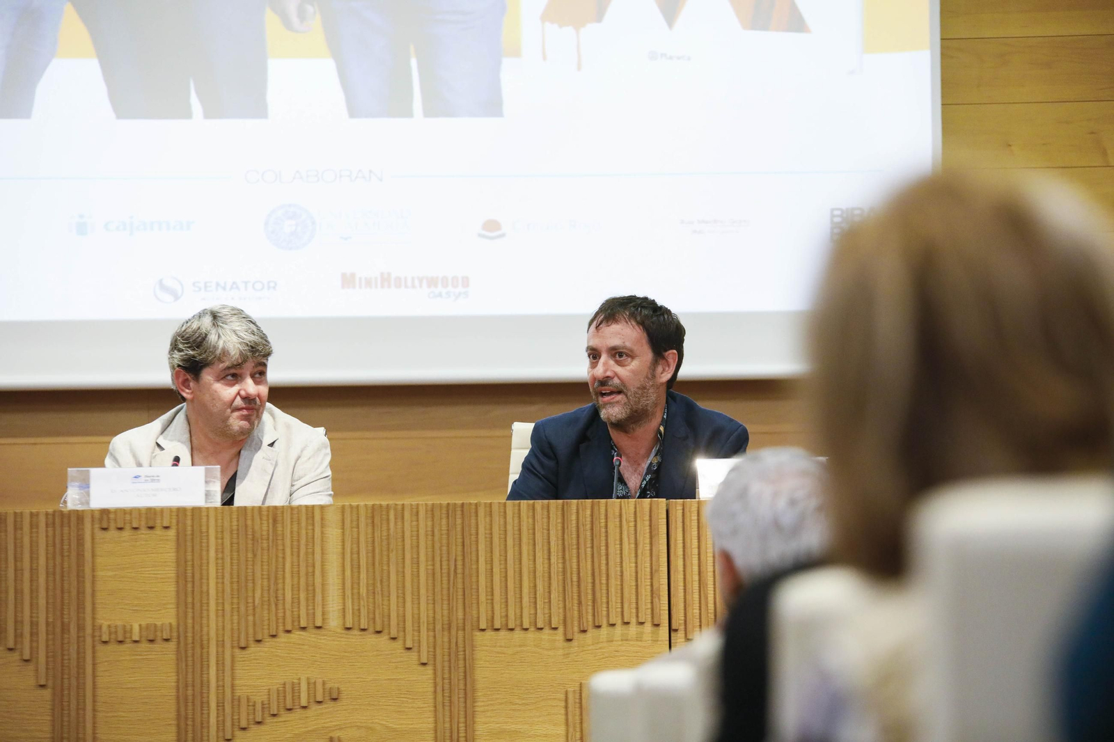 Carmen Mola presenta su libro "El clan" en la Casa de las mariposas de Almería, en imágenes
