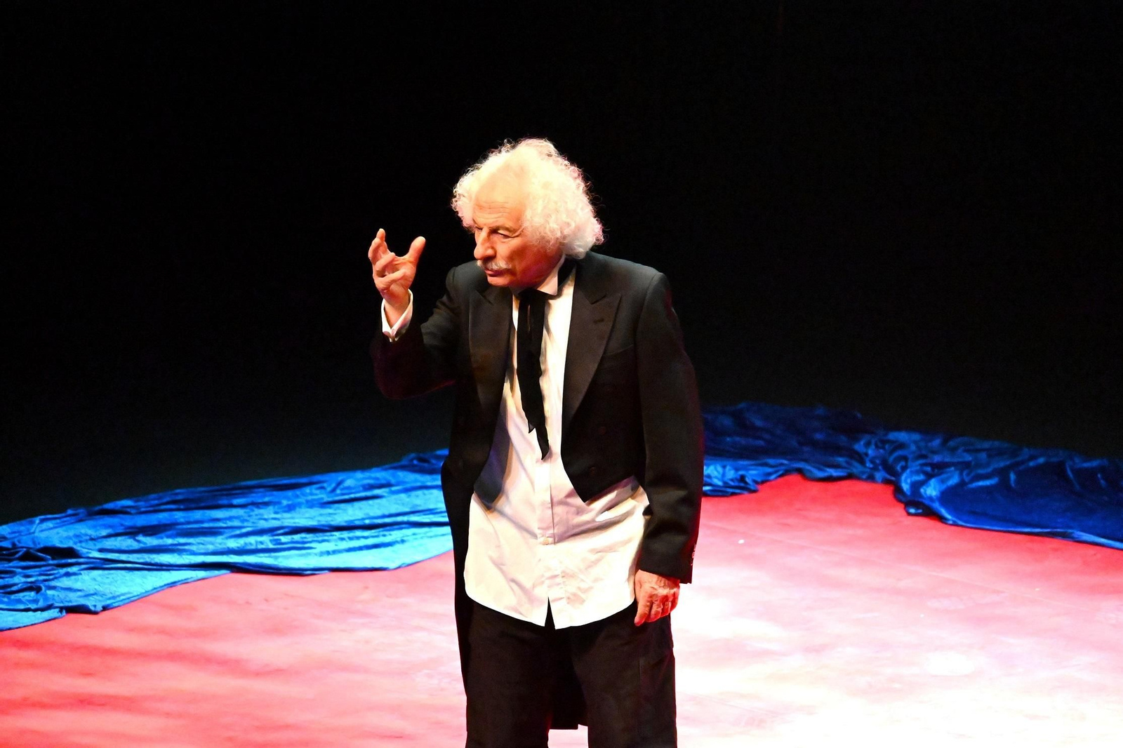 El Brujo durante su gran actuación el miércoles en el Teatro Auditorio de Roquetas de Mar.