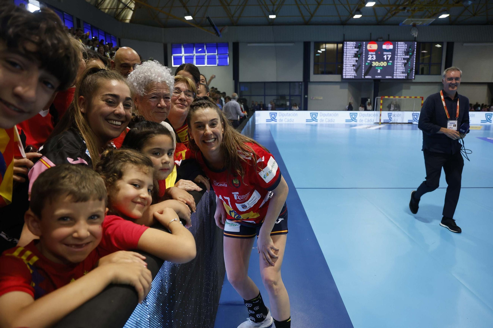 Búscate durante el España - Croacia de balonmano en Algeciras