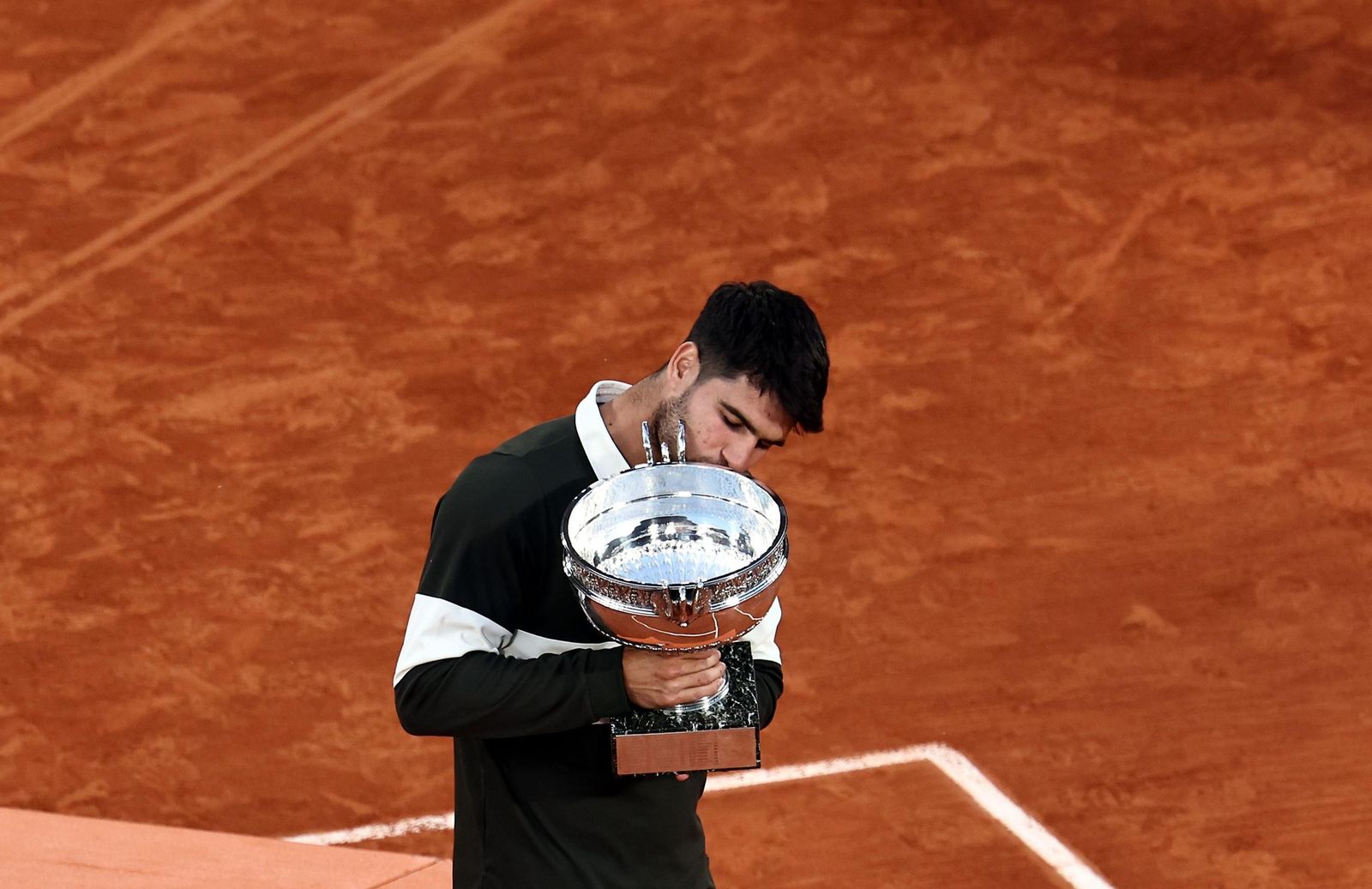 Las fotos de la celebración de la victoria de Carlos Alcaraz en Roland Garros
