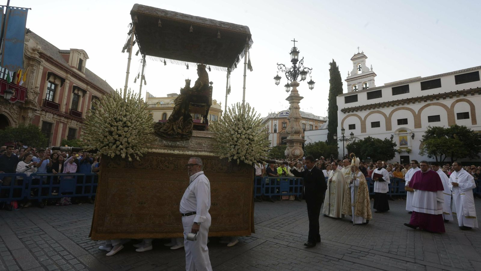 Las mejores imágenes de la procesión de la Virgen de los Reyes 2019
