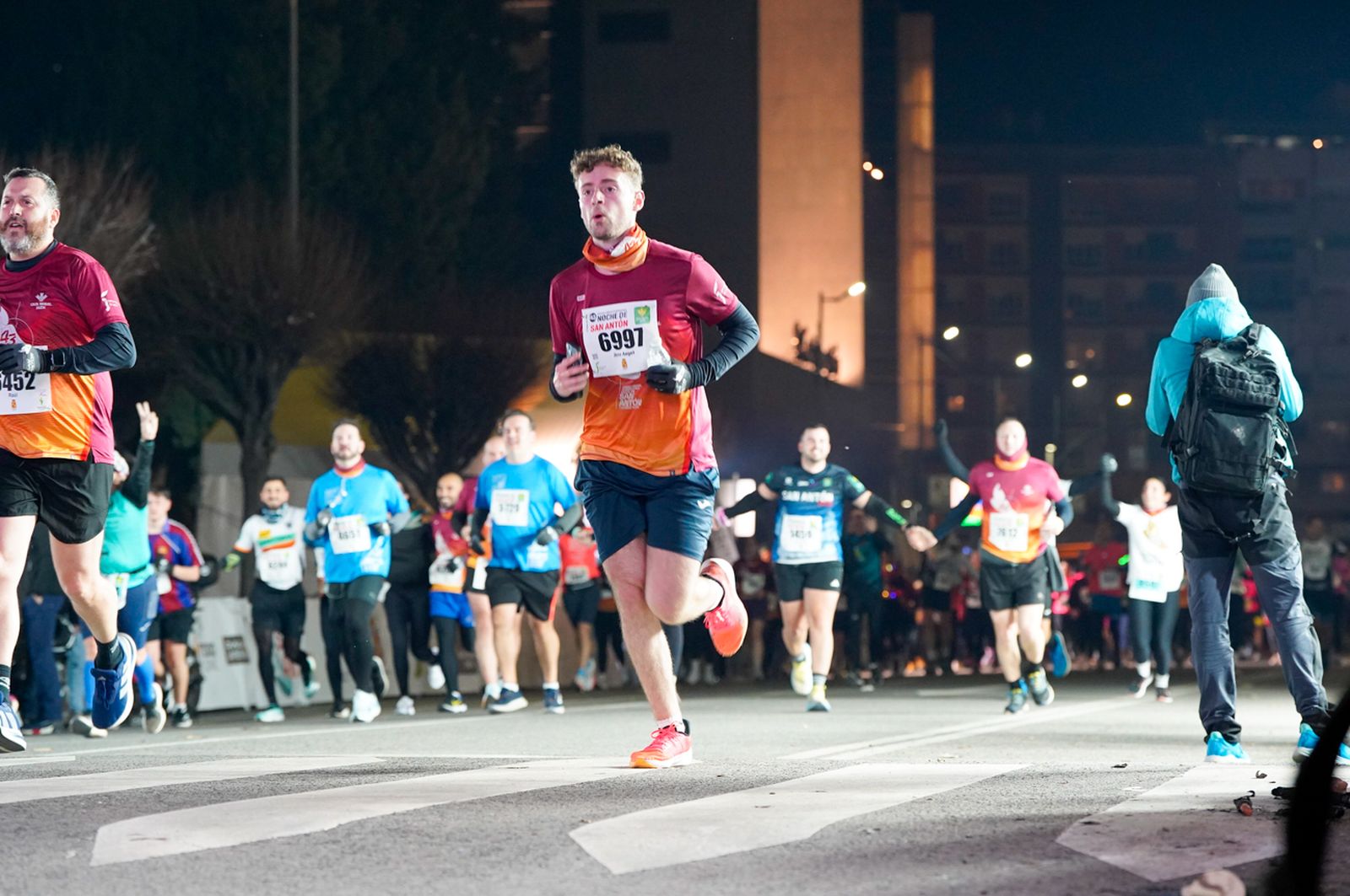 En imágenes: búscate en tu llegada a meta de la Carrera de San Antón 2026 (2)